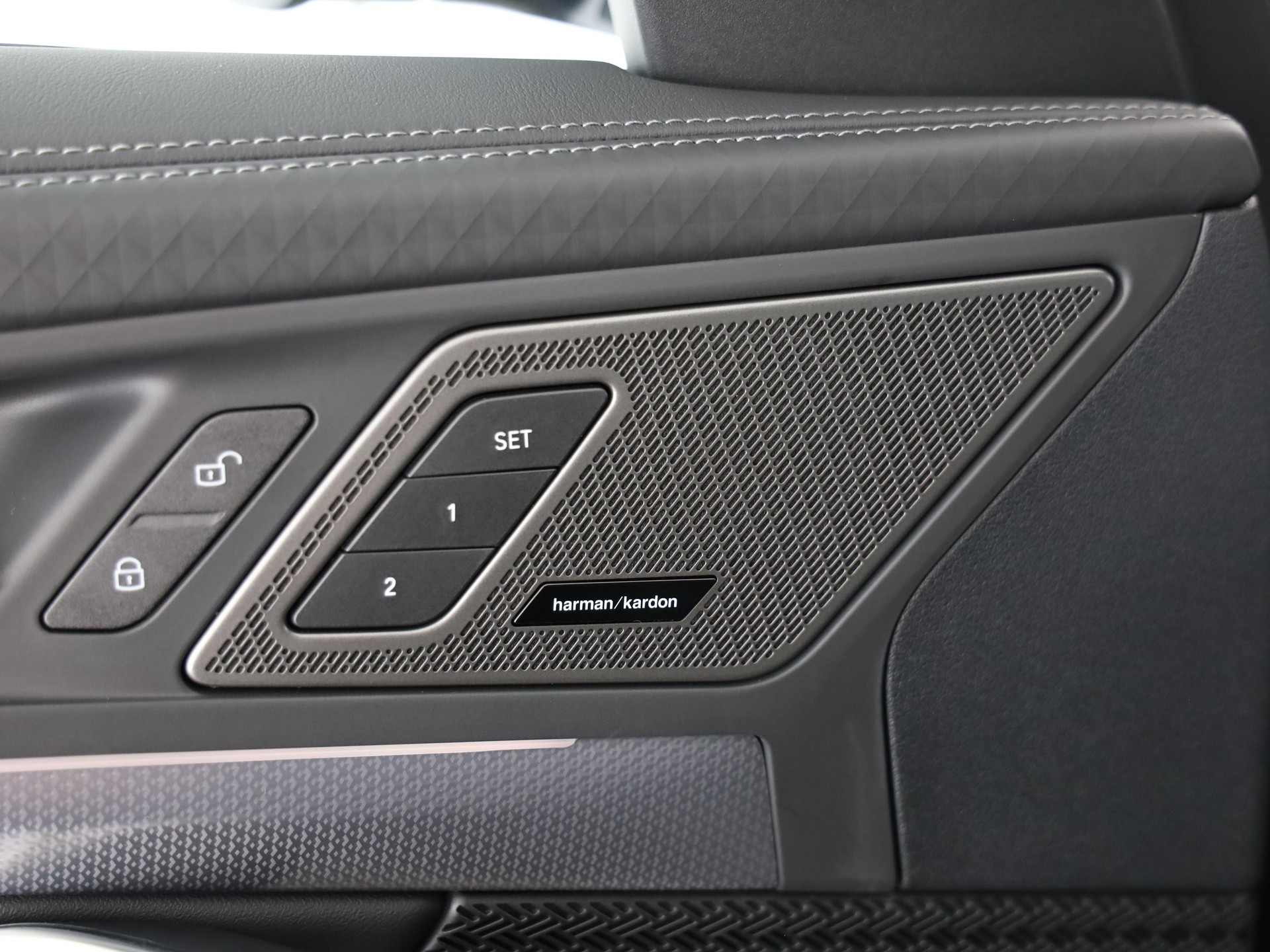 BMW iX2 30 xDrive-image-12