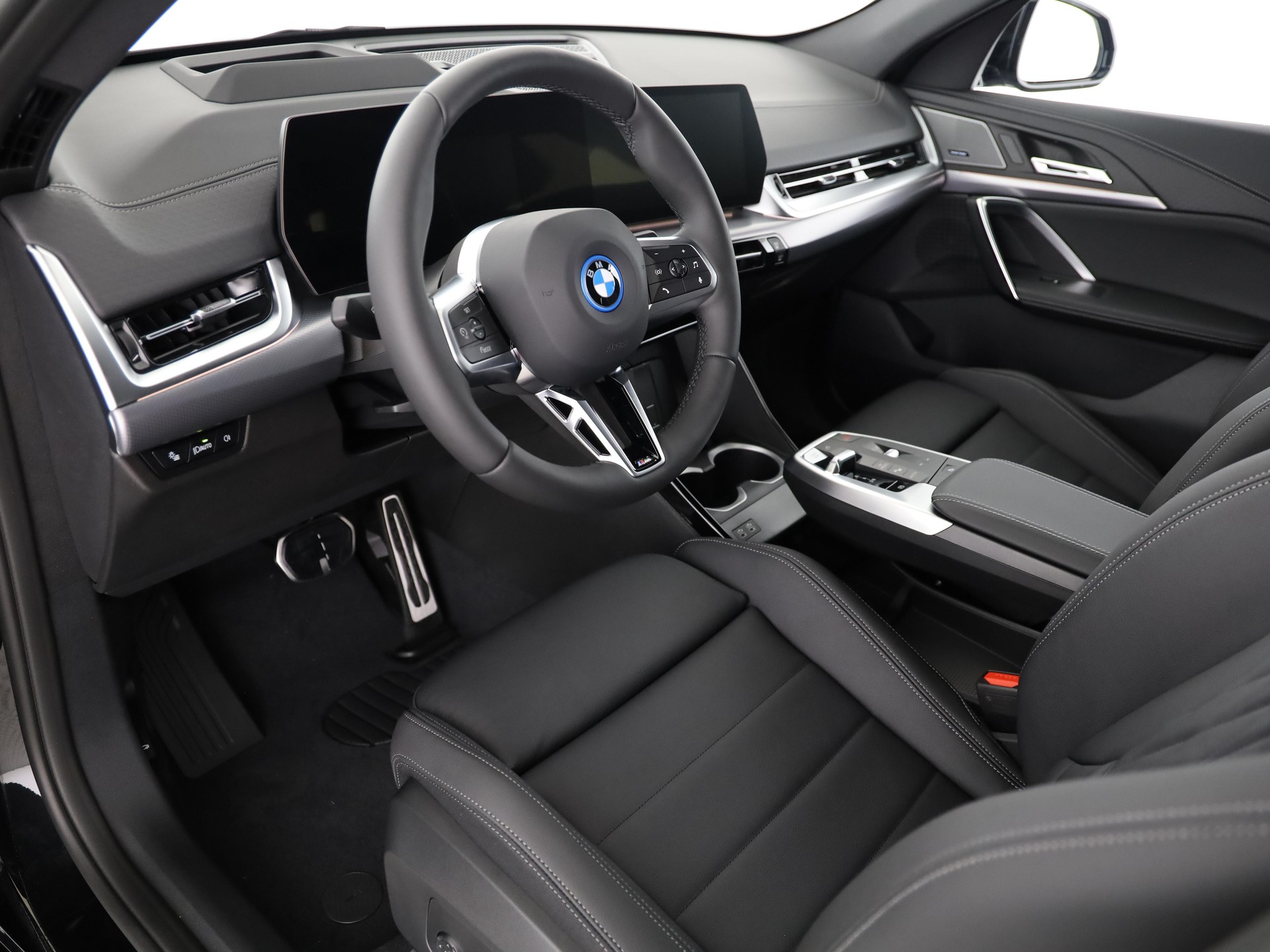 BMW iX2 30 xDrive-image-14