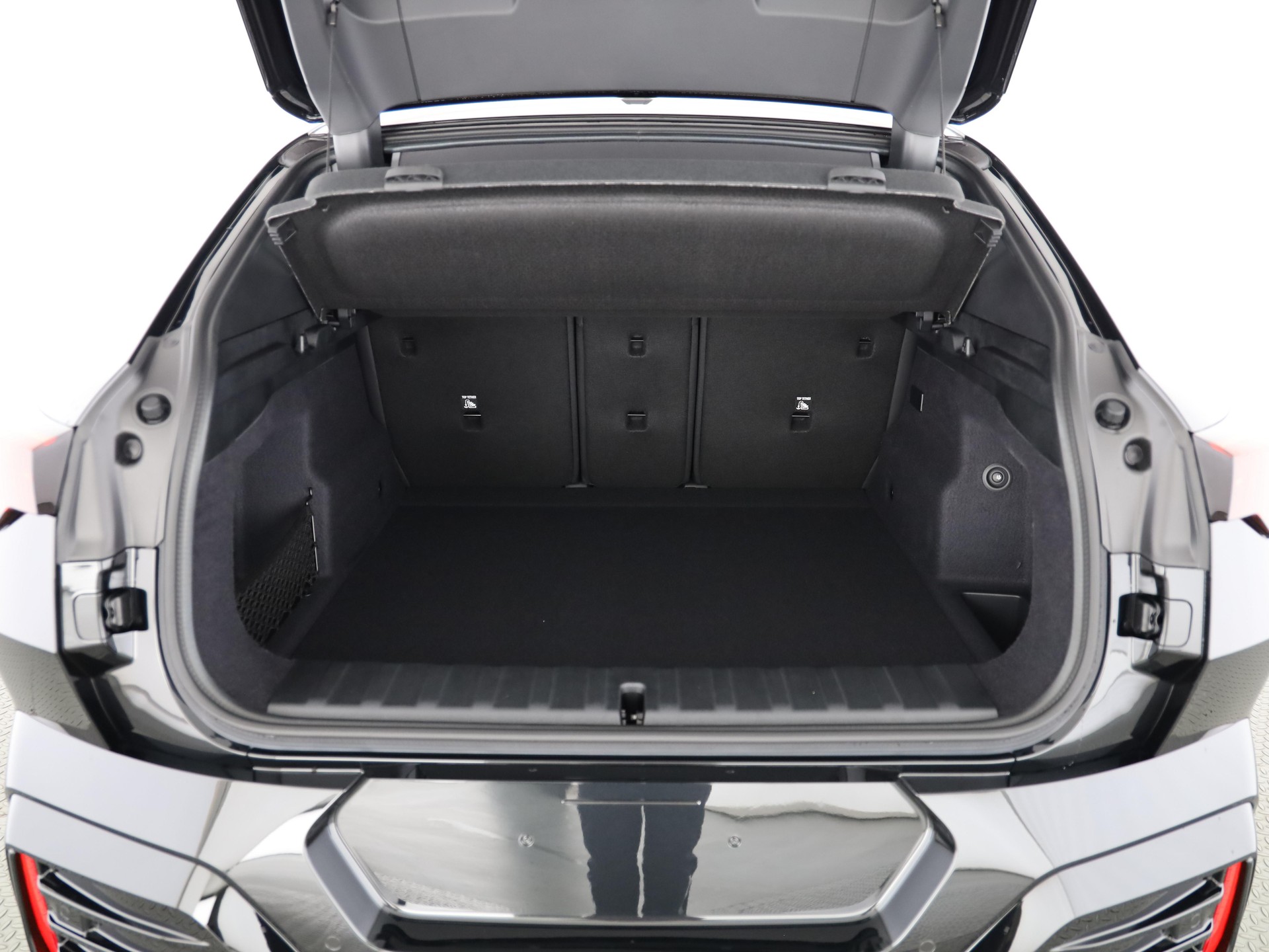 BMW iX2 30 xDrive-image-8