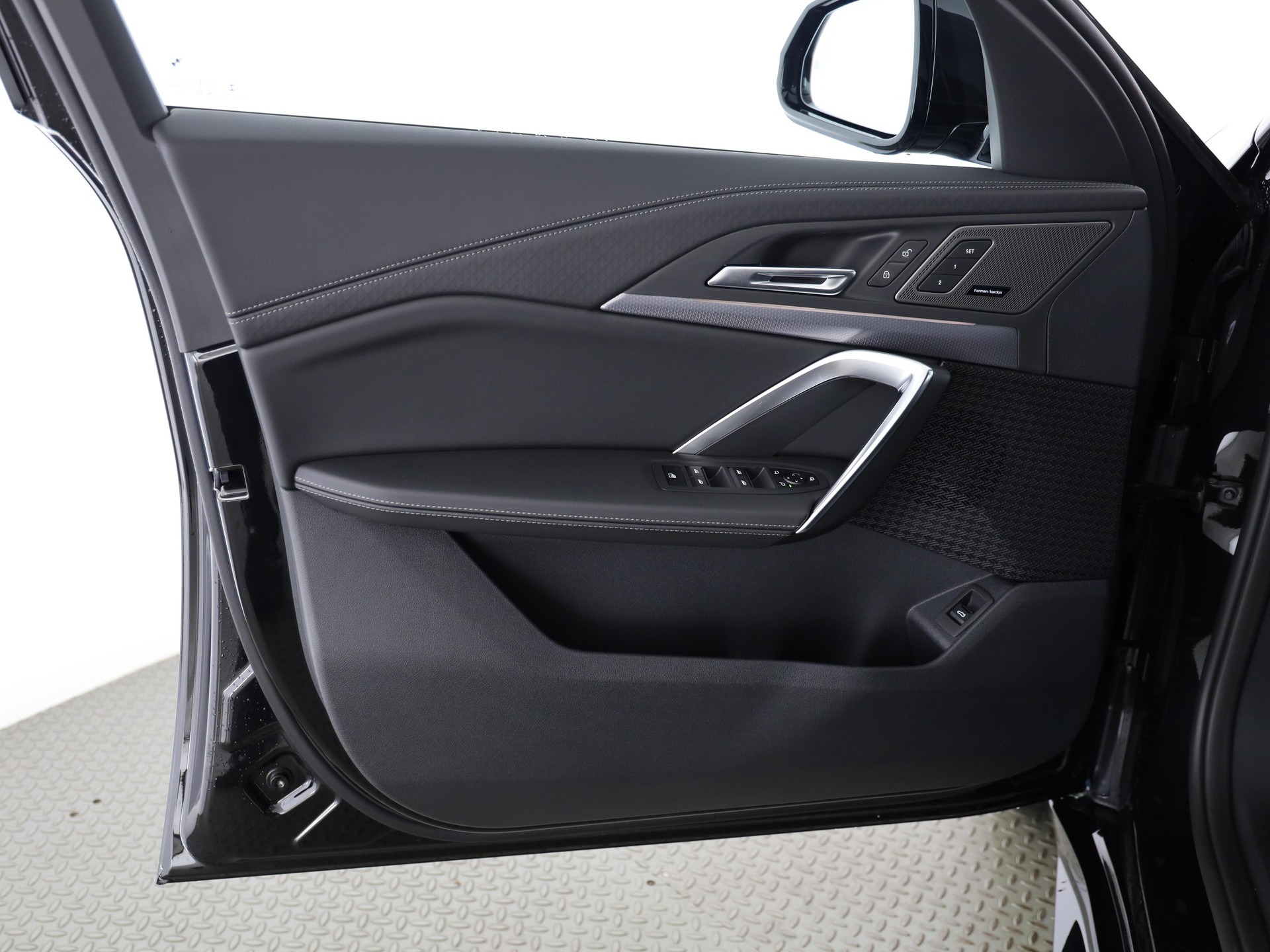 BMW iX2 30 xDrive-image-11