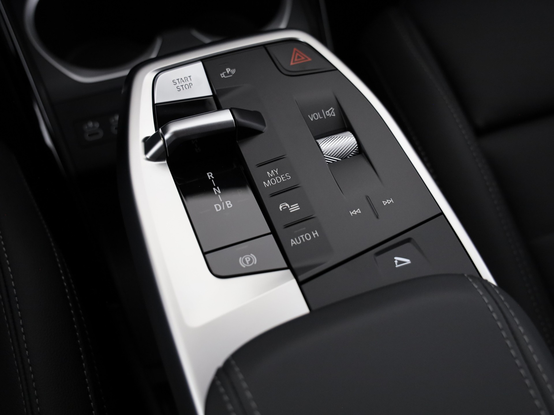 BMW iX2 30 xDrive-image-20