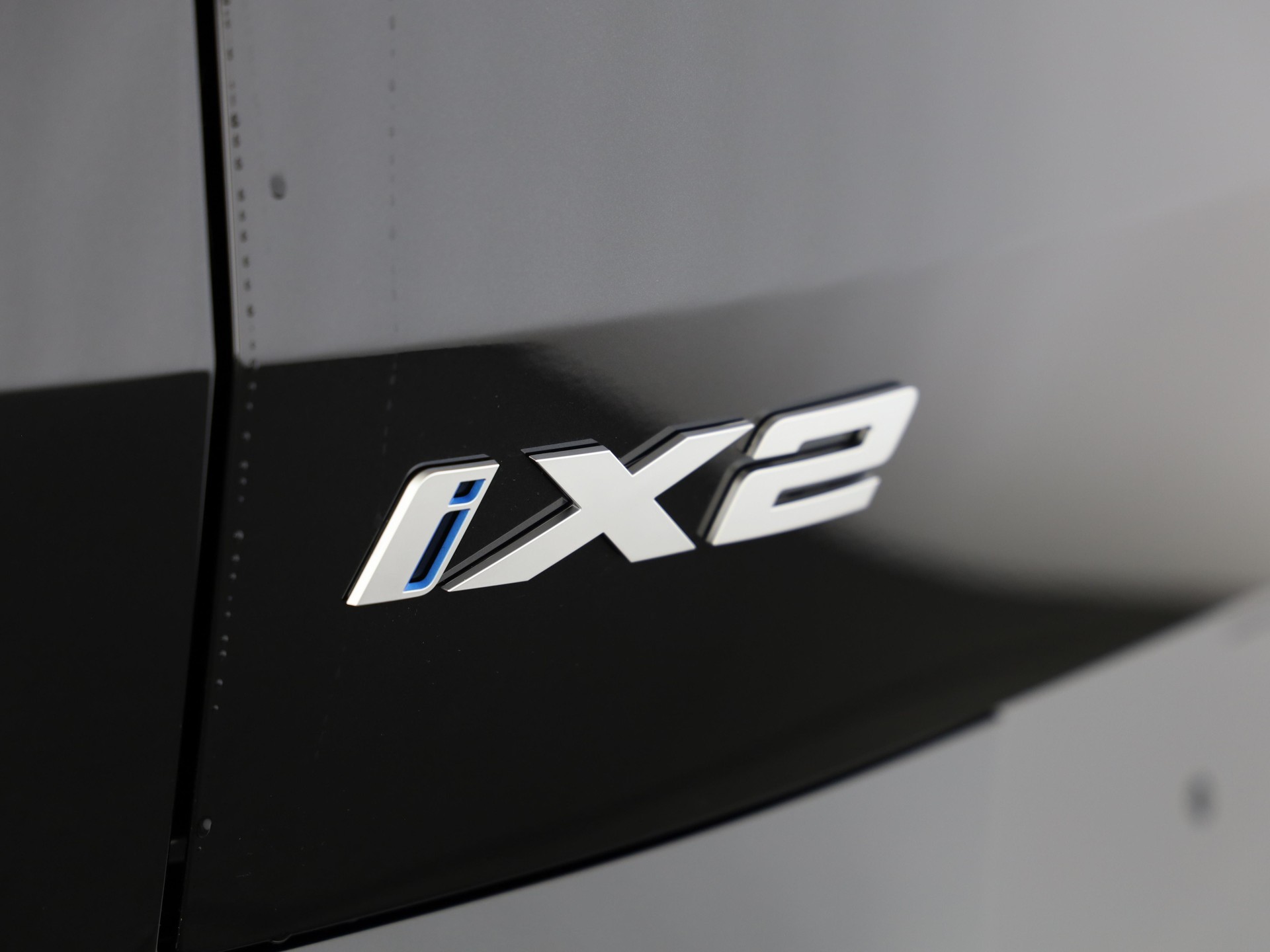 BMW iX2 30 xDrive-image-6