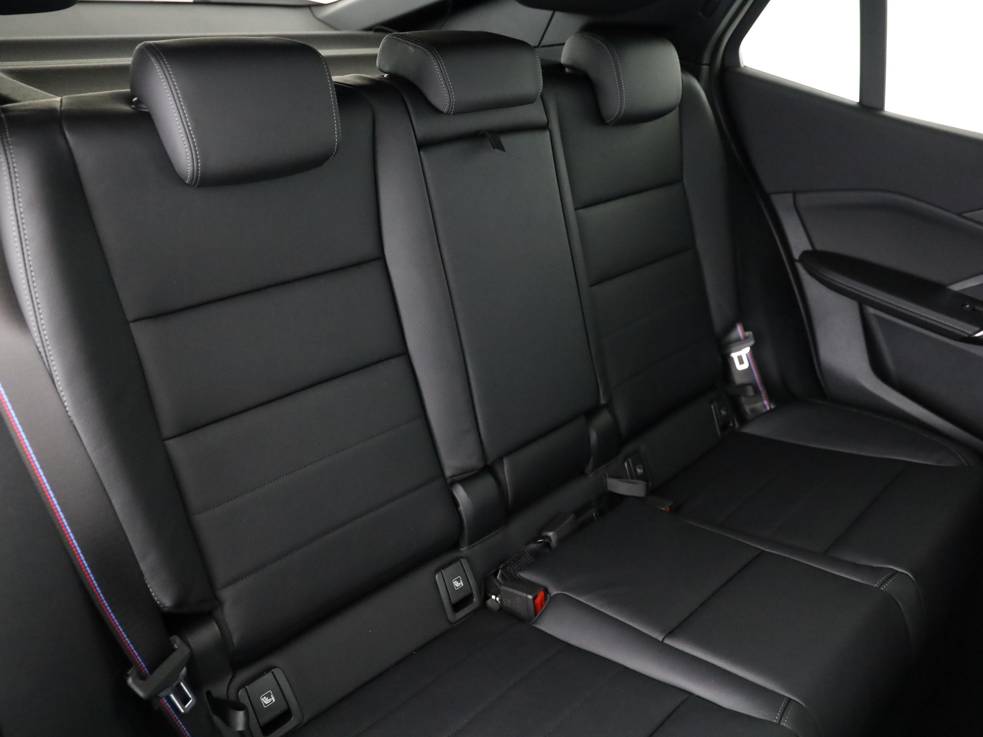 BMW iX2 30 xDrive-image-18