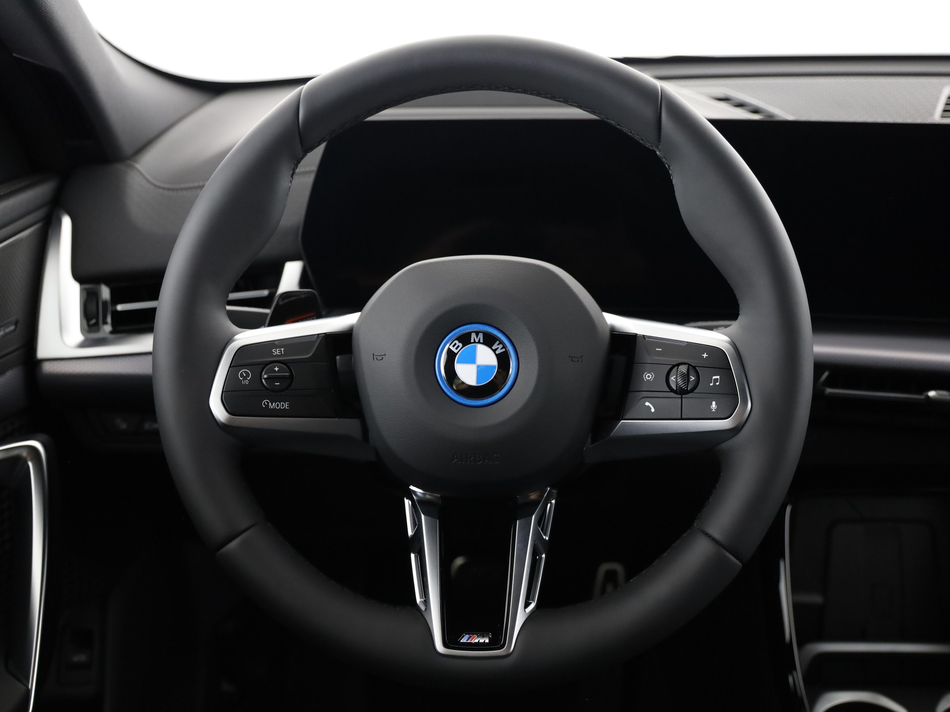 BMW iX2 30 xDrive-image-21