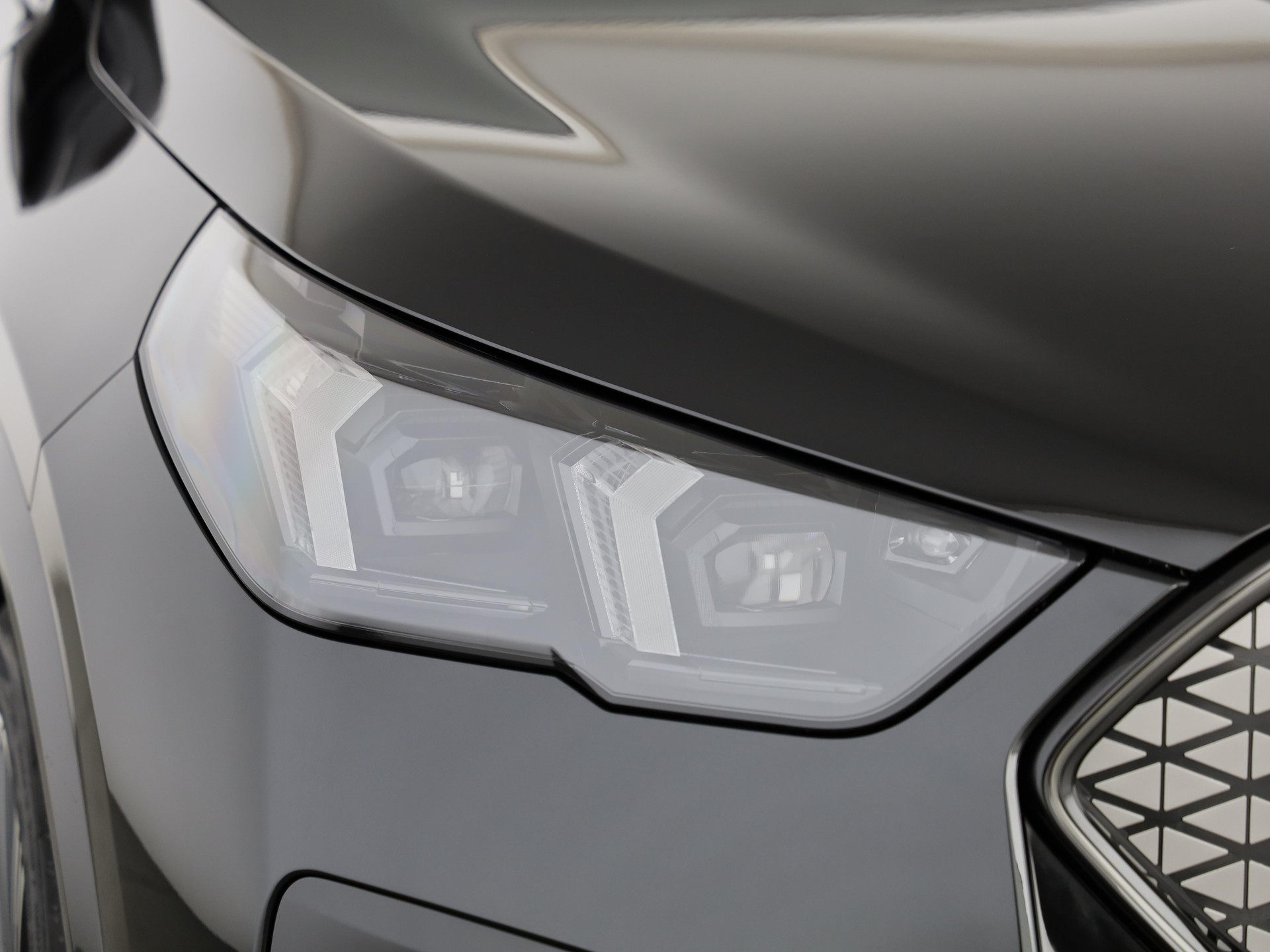 BMW iX2 30 xDrive-image-5