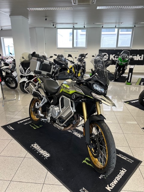 VOGE 900DSX