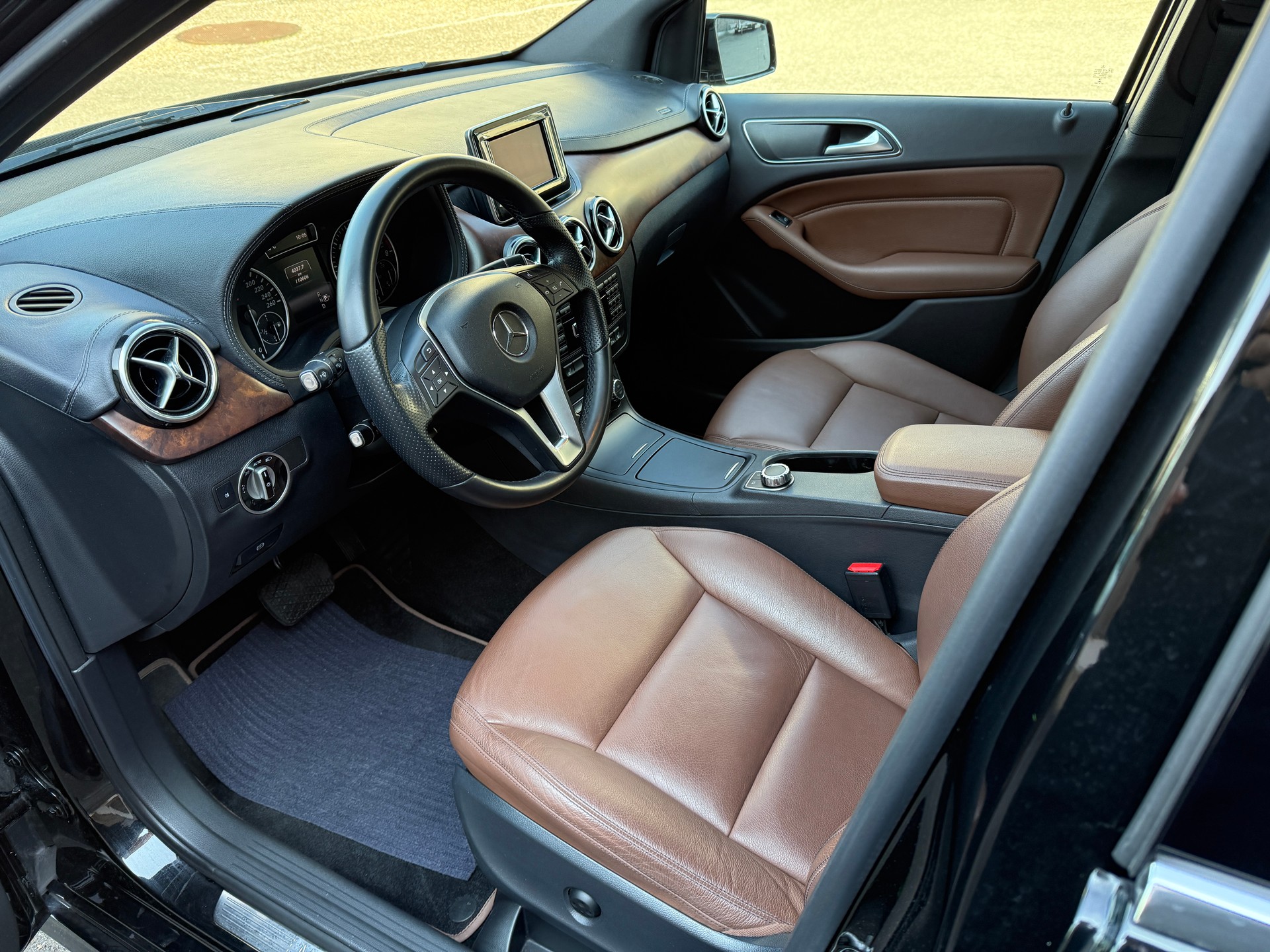 MERCEDES-BENZ B 200 7G-DCT-image-9