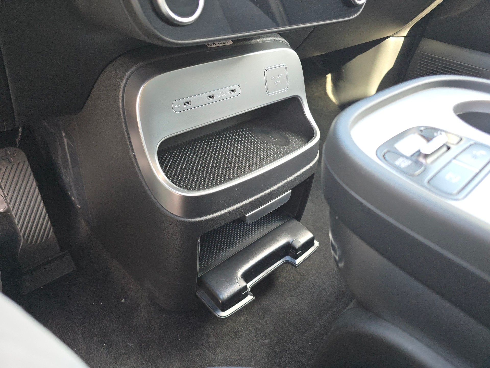 HYUNDAI Ioniq 9 110kWh Amplia 4WD-image-10