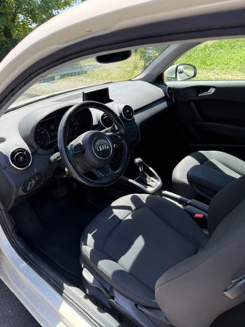 AUDI A1 1.4 TFSI Ambition S-tronic-image-4