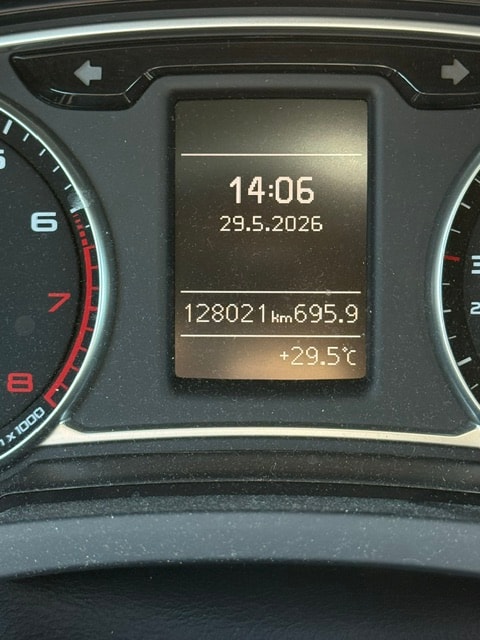 AUDI A1 1.4 TFSI Ambition S-tronic-image-8