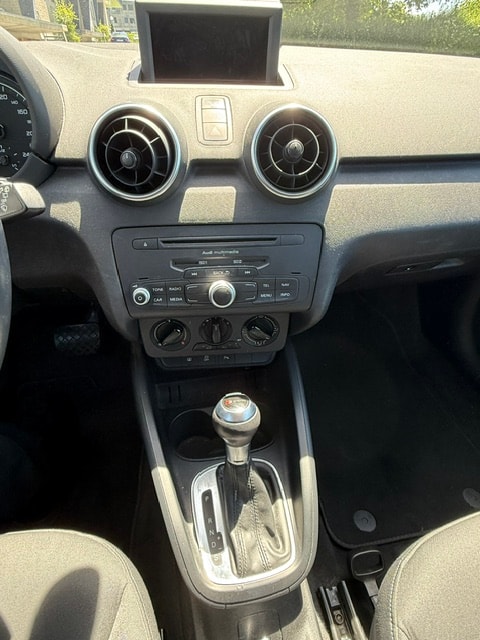 AUDI A1 1.4 TFSI Ambition S-tronic-image-9