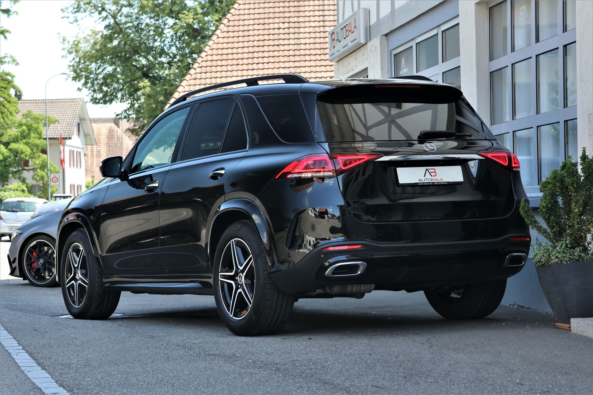 MERCEDES-BENZ GLE 300 d 4Matic AMG Line 9G-Tronic (CH)-image-2