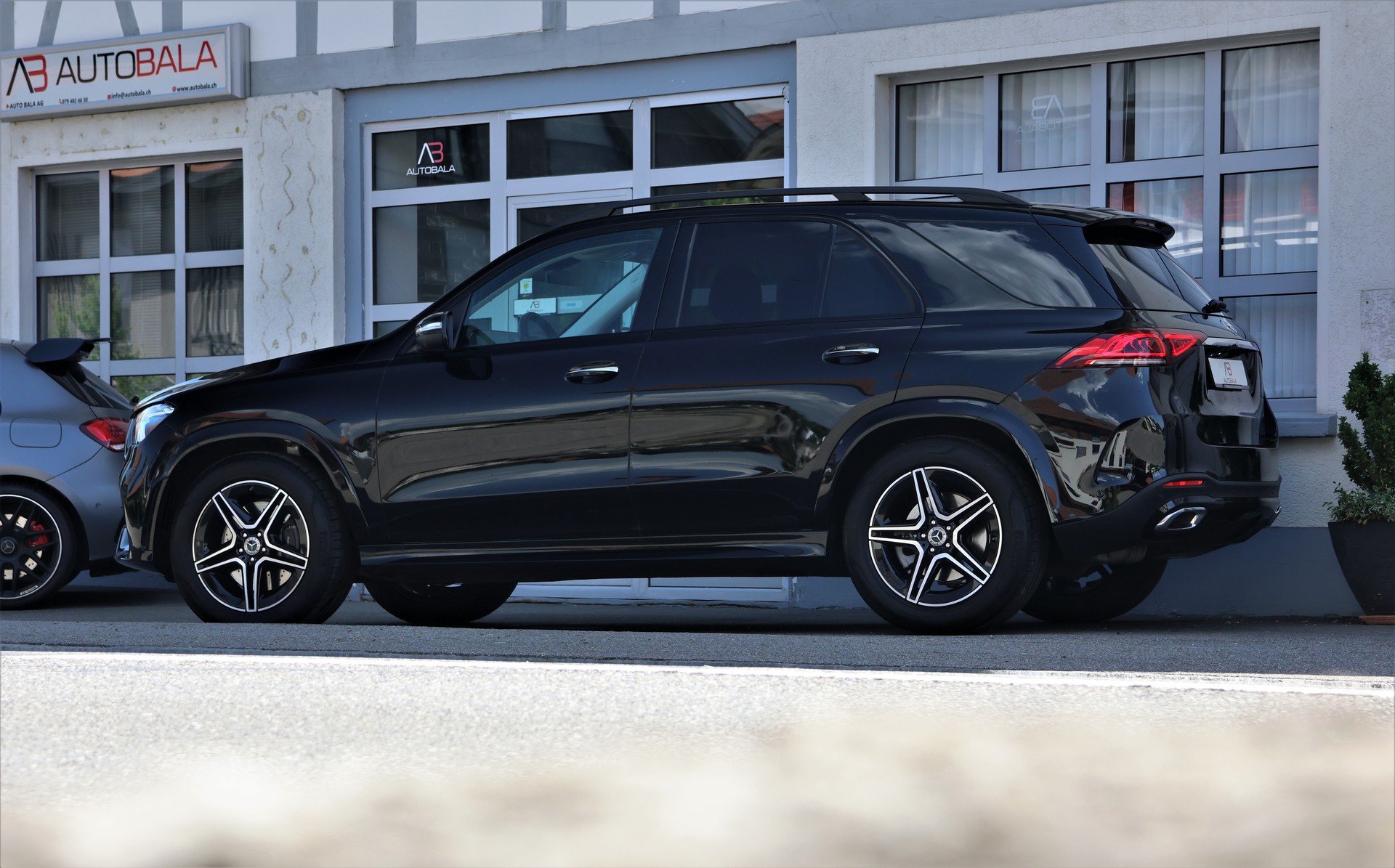 MERCEDES-BENZ GLE 300 d 4Matic AMG Line 9G-Tronic (CH)-image-3