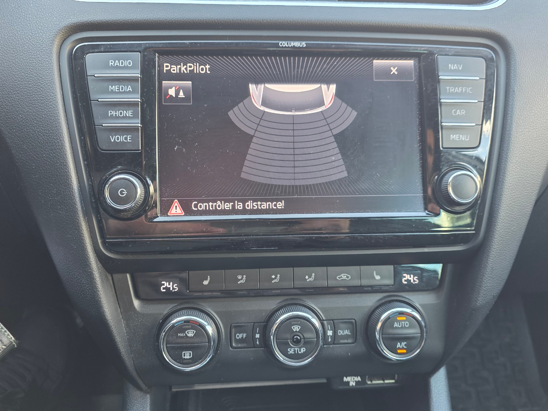 SKODA Octavia Combi 1.8 TSI Elegance 4x4 DSG-image-11