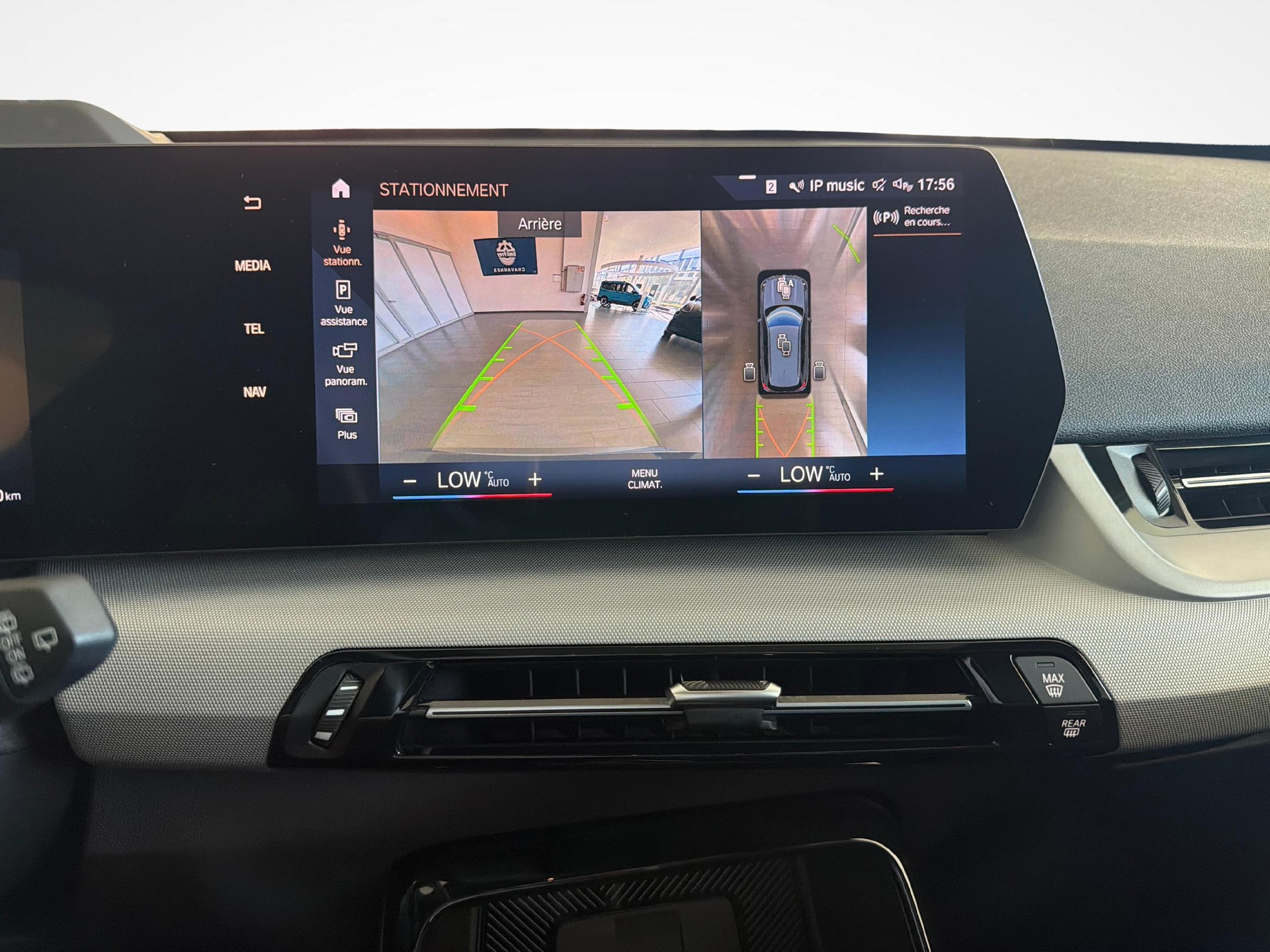 BMW iX1 30 xDrive-image-13
