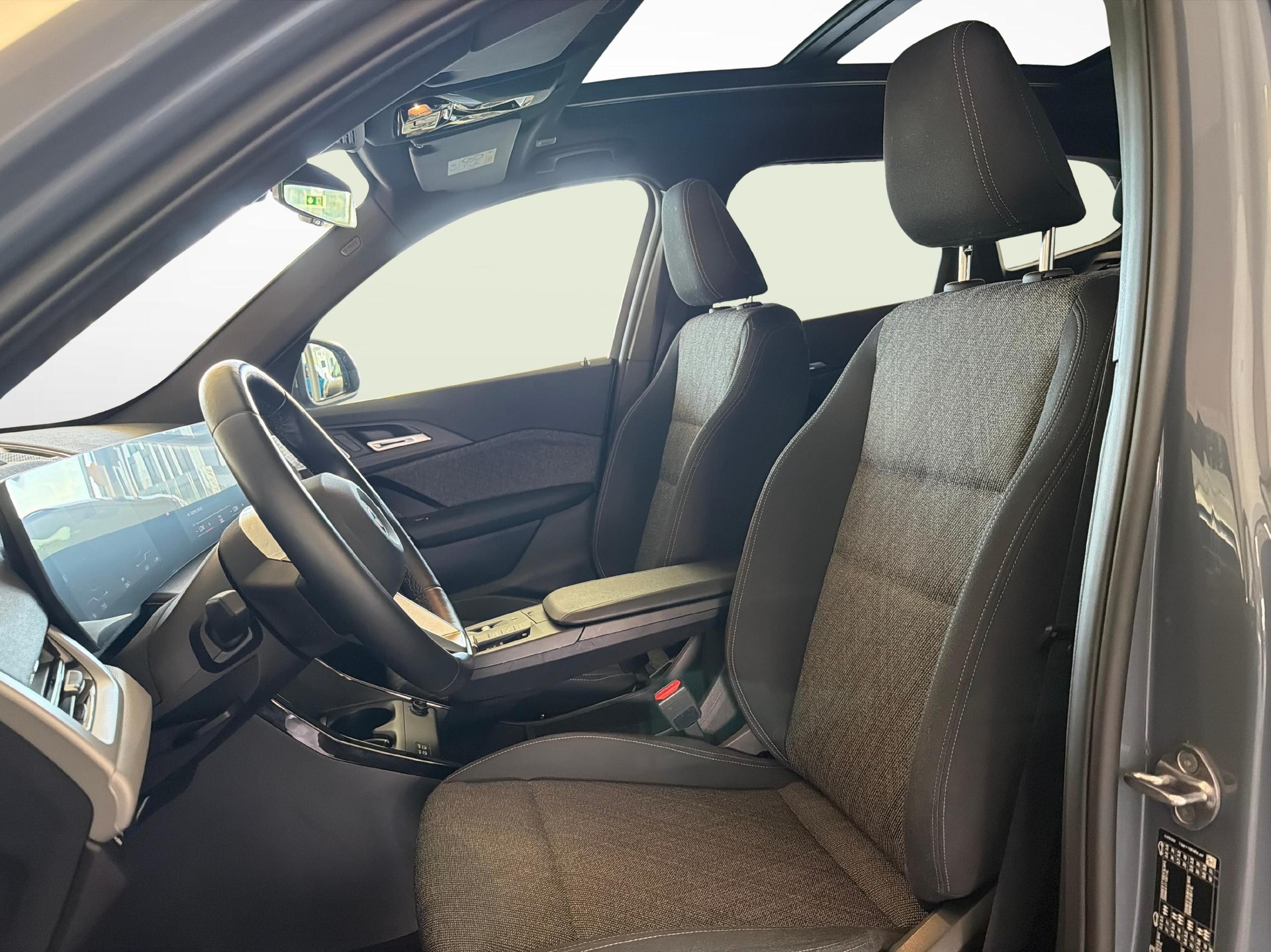 BMW iX1 30 xDrive-image-9