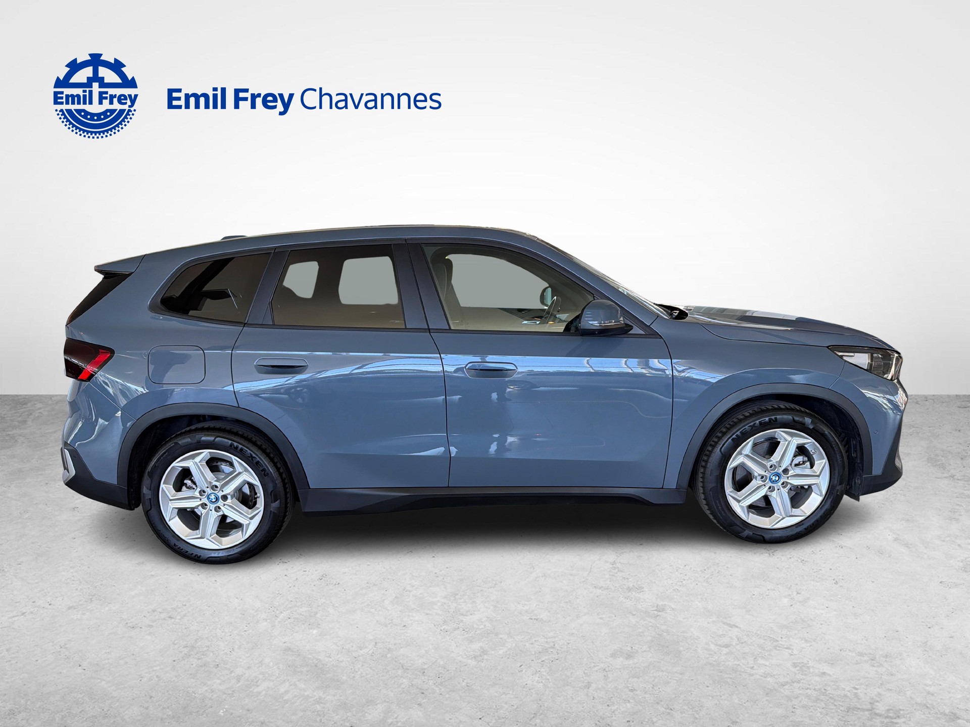 BMW iX1 30 xDrive-image-5