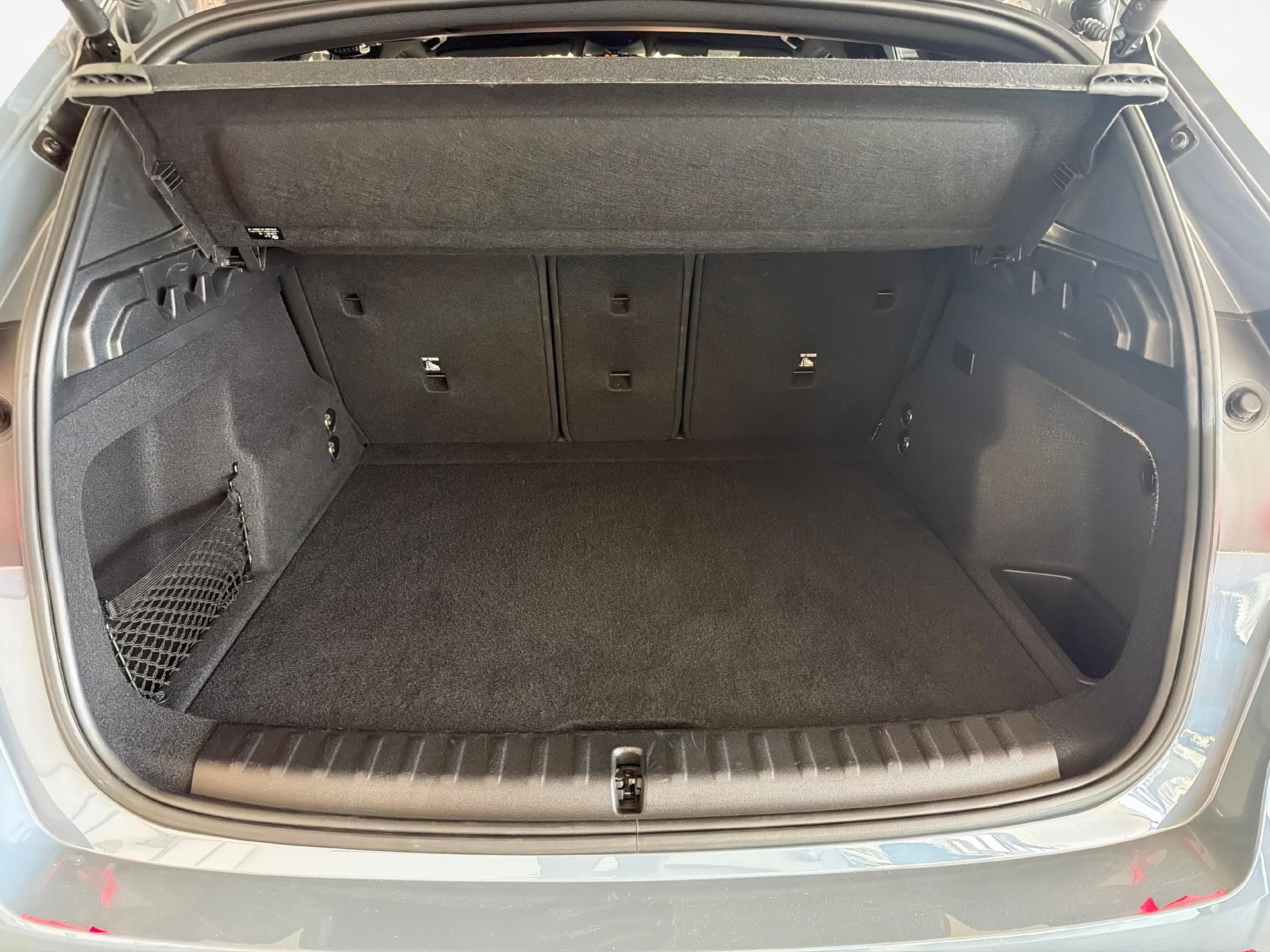 BMW iX1 30 xDrive-image-18