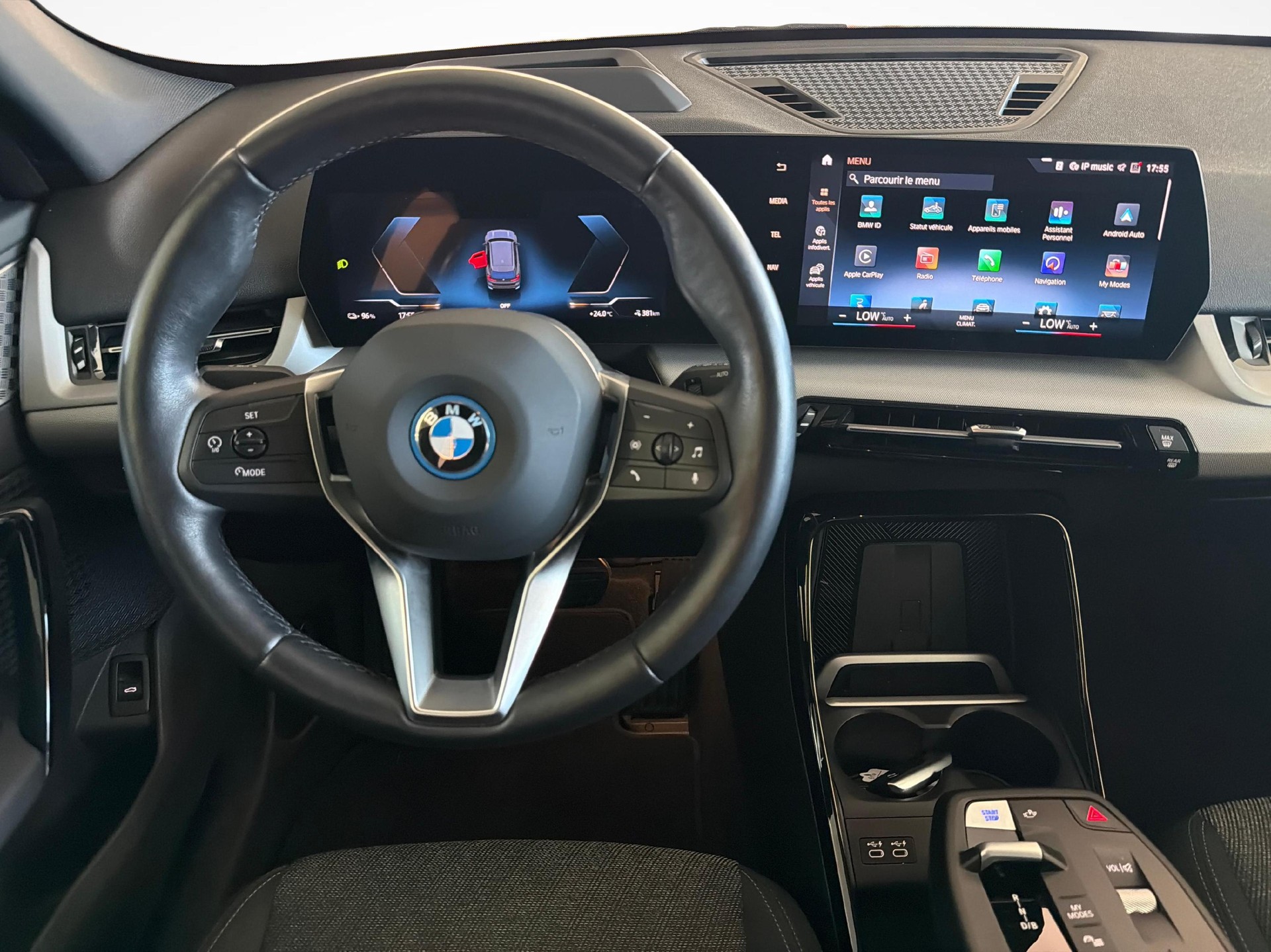 BMW iX1 30 xDrive-image-12