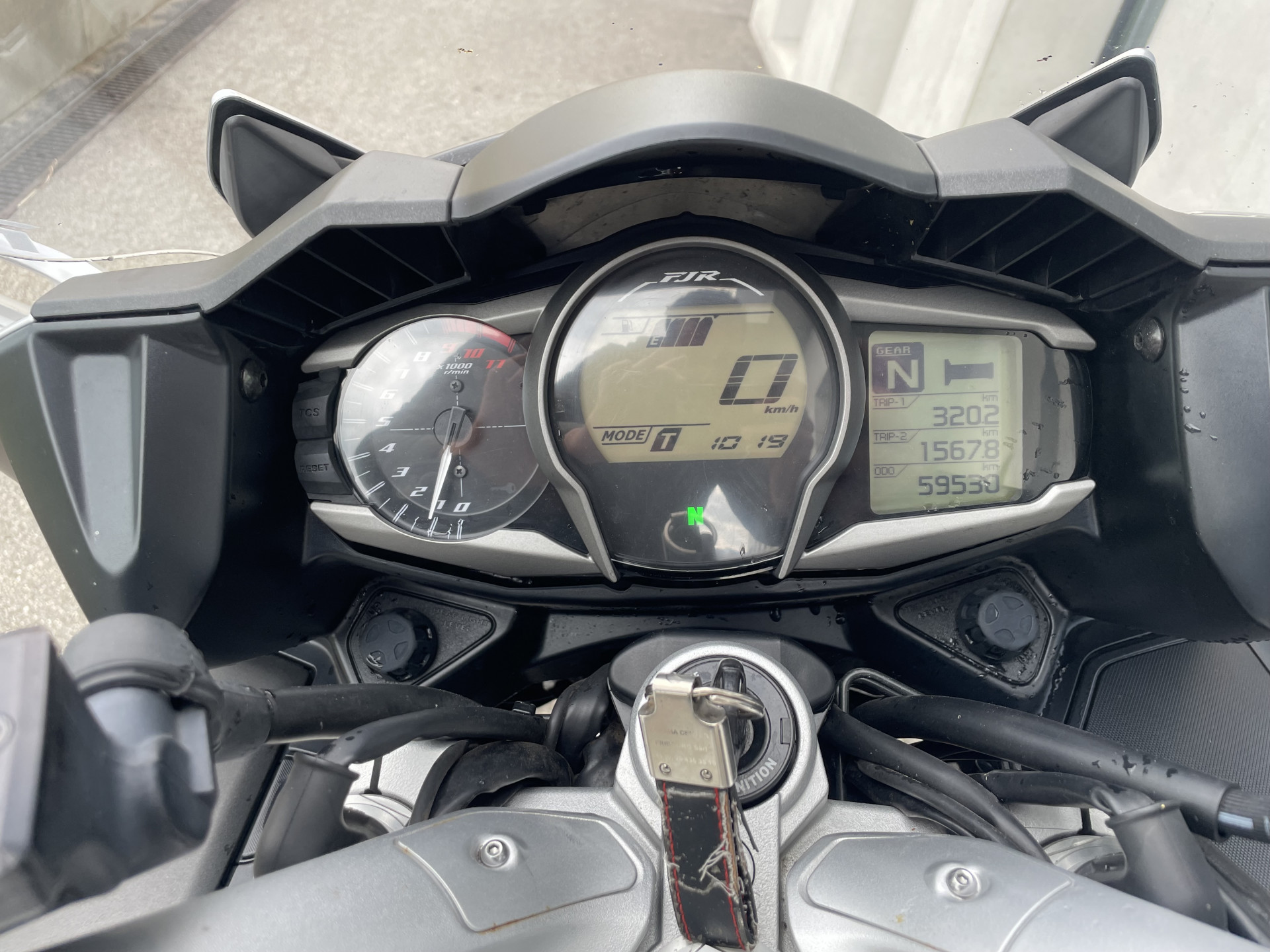 YAMAHA FJR 1300 AE-image-4