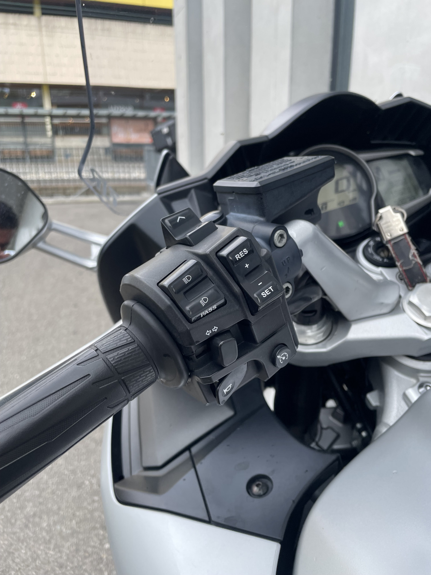 YAMAHA FJR 1300 AE-image-6