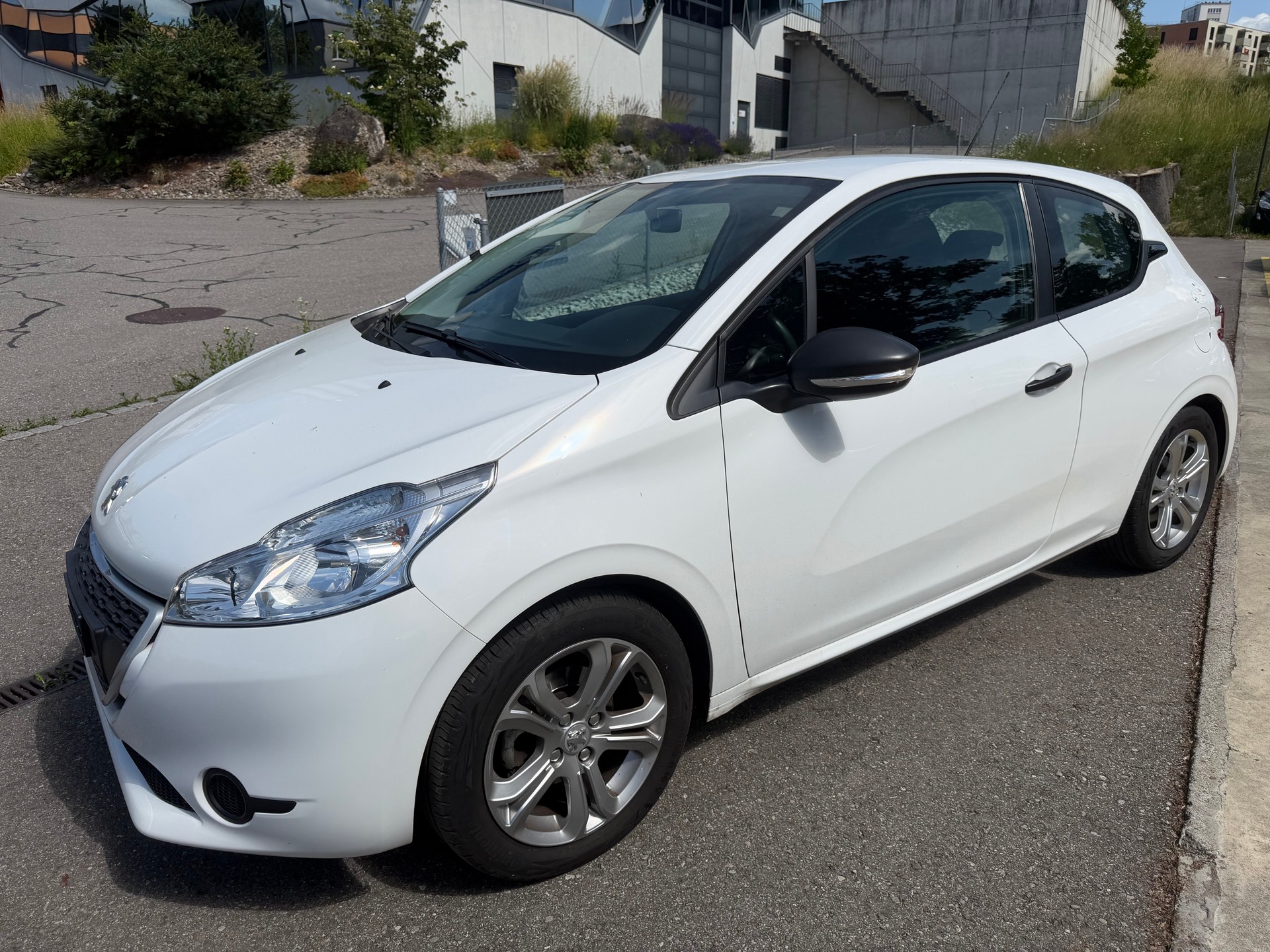 PEUGEOT 208 1.6 e-HDI Active-image-0