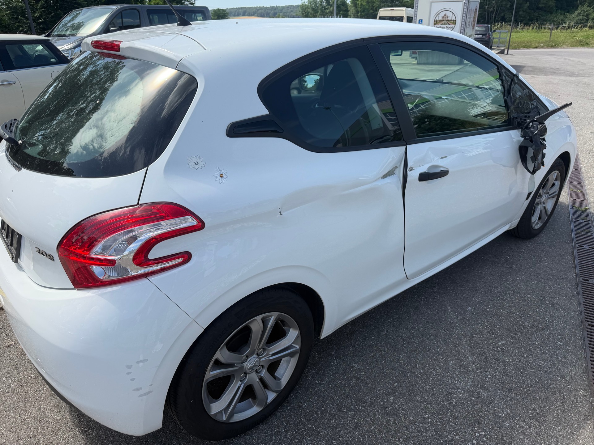 PEUGEOT 208 1.6 e-HDI Active-image-2