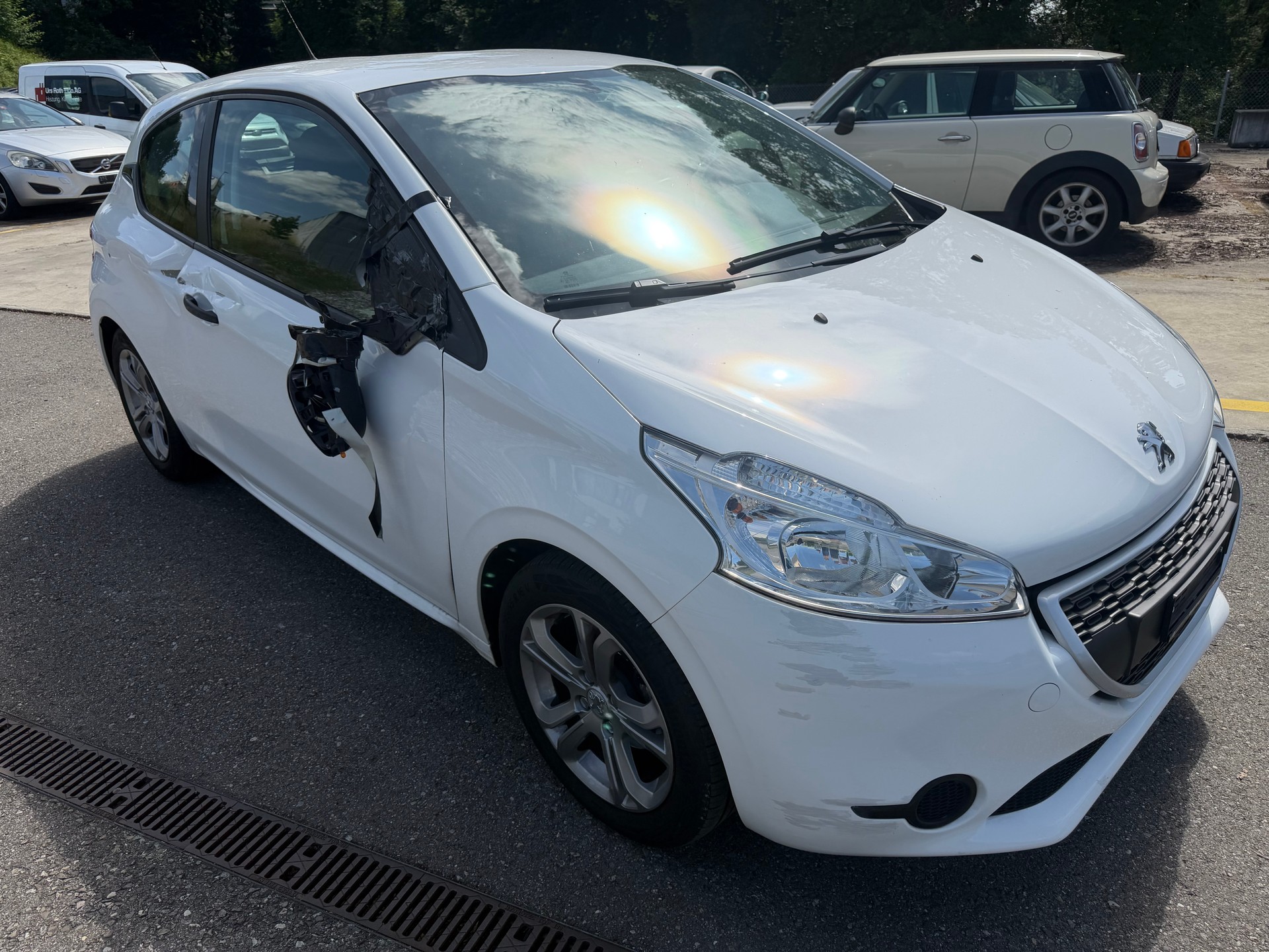 PEUGEOT 208 1.6 e-HDI Active-image-4