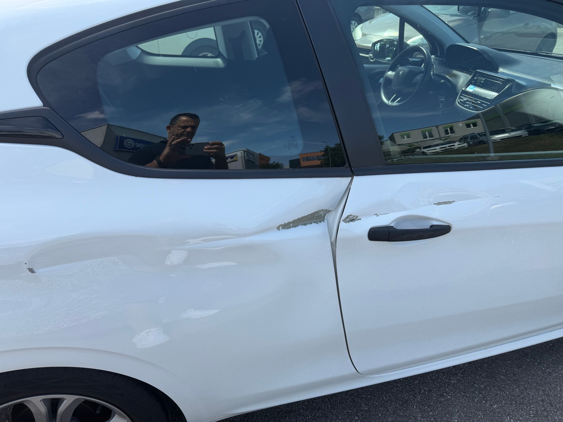 PEUGEOT 208 1.6 e-HDI Active-image-3