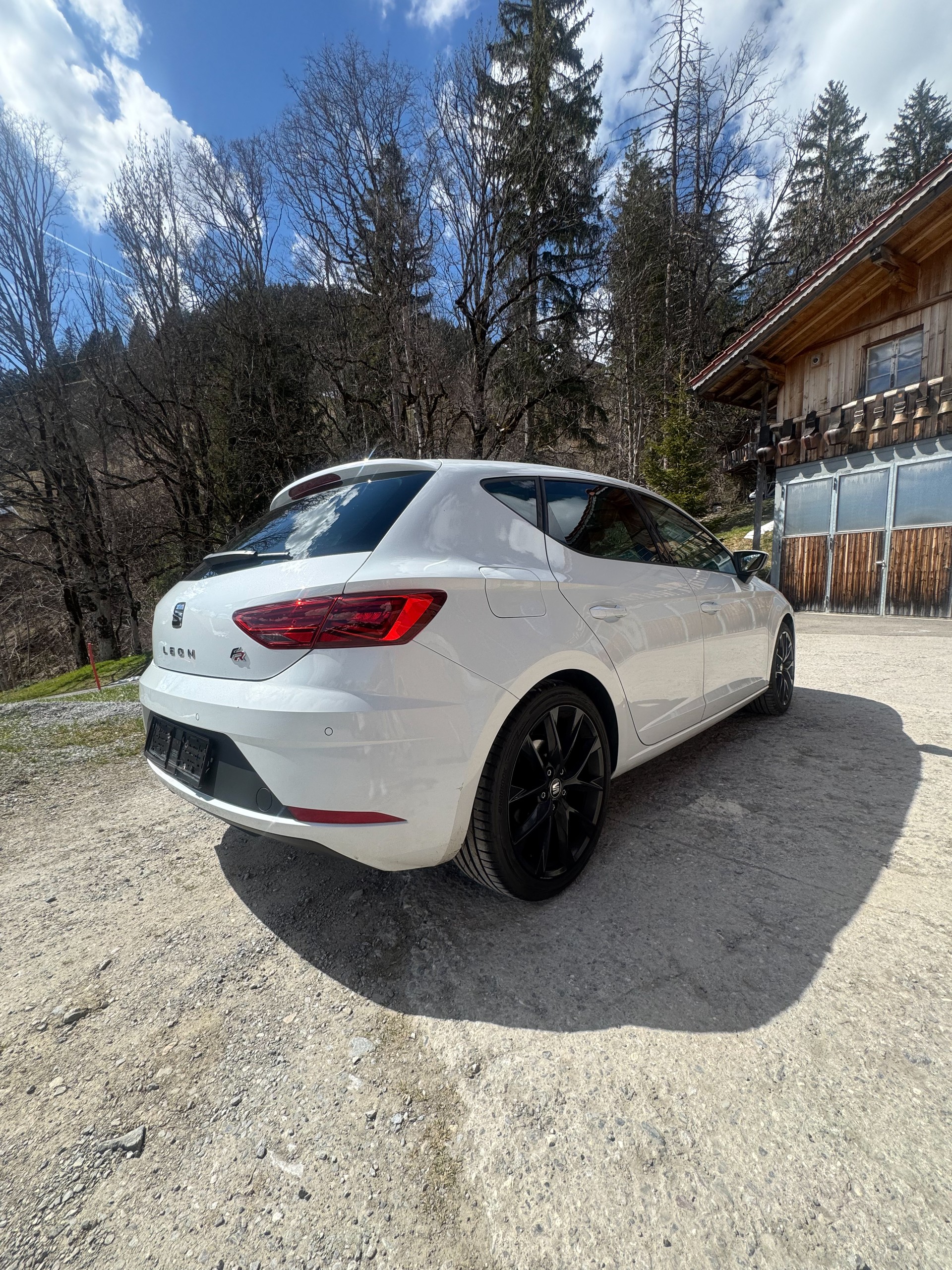 SEAT LEON-image-3