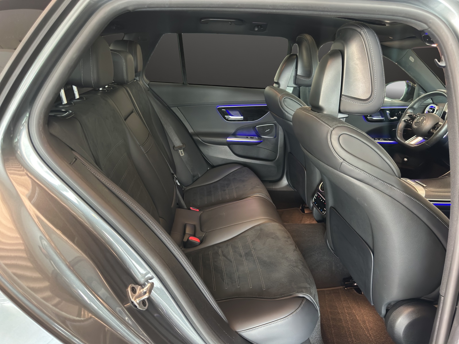 MERCEDES-BENZ C 220 d T 4M AMG Line-image-11