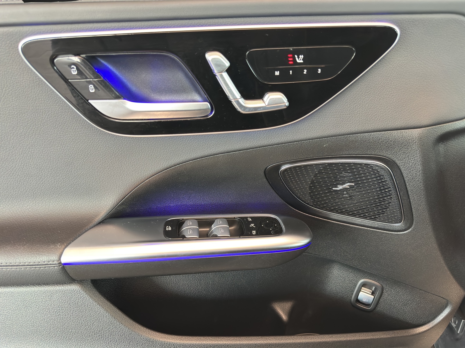 MERCEDES-BENZ C 220 d T 4M AMG Line-image-12