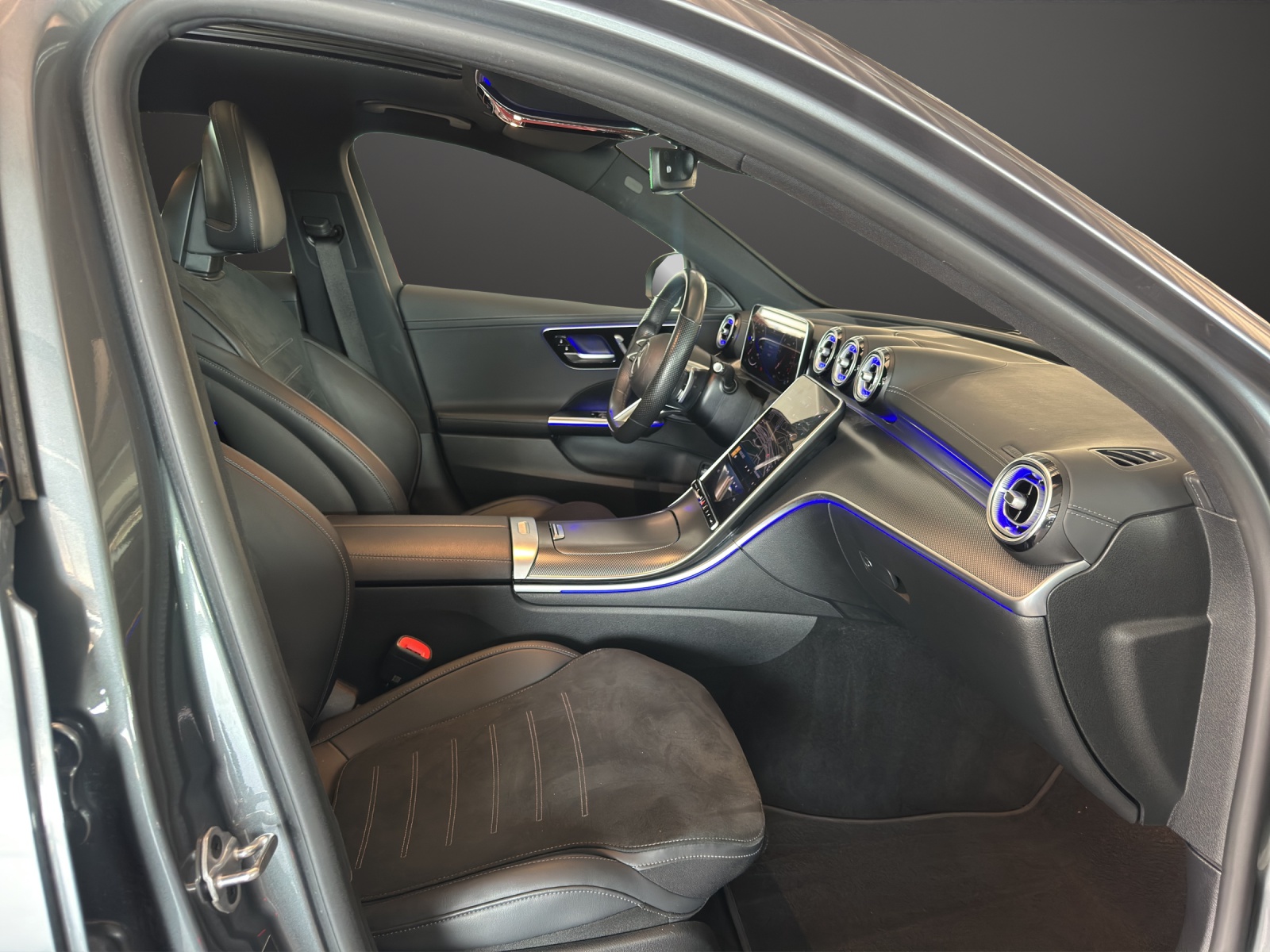 MERCEDES-BENZ C 220 d T 4M AMG Line-image-10