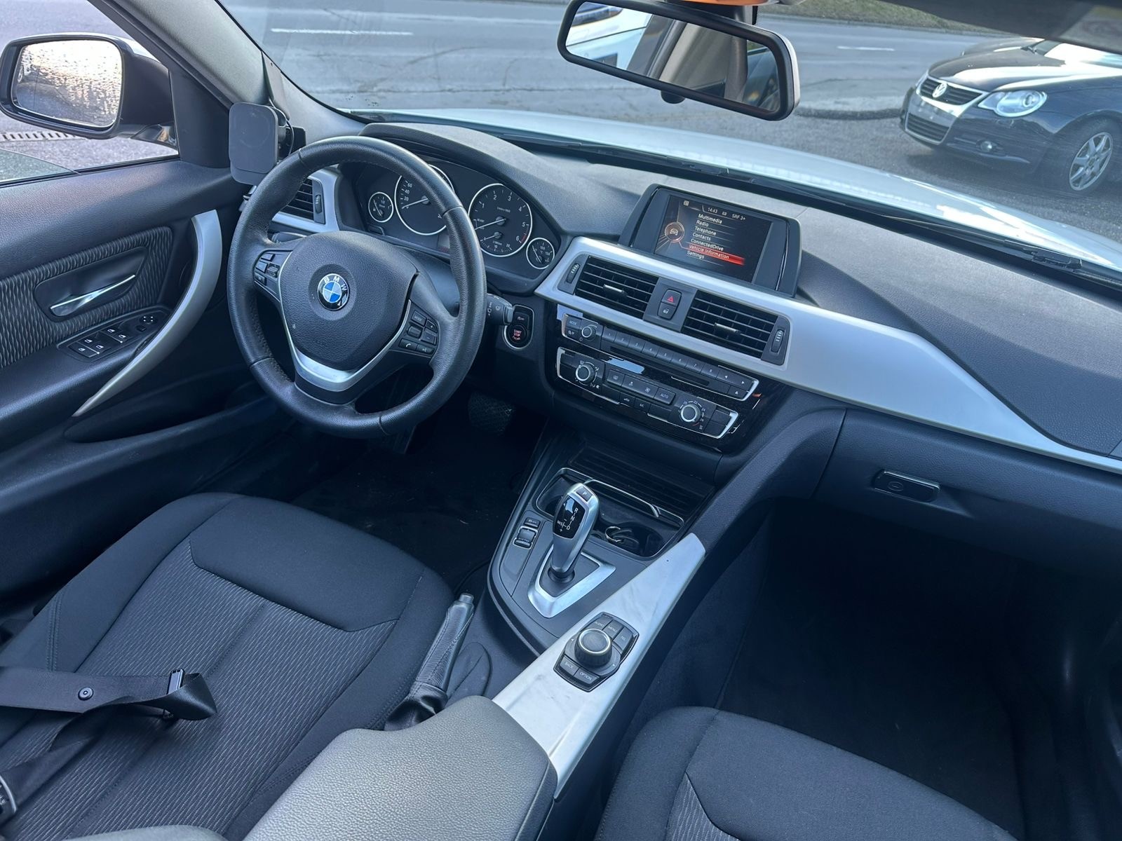 BMW 320d xDrive Touring Sport Line-image-8