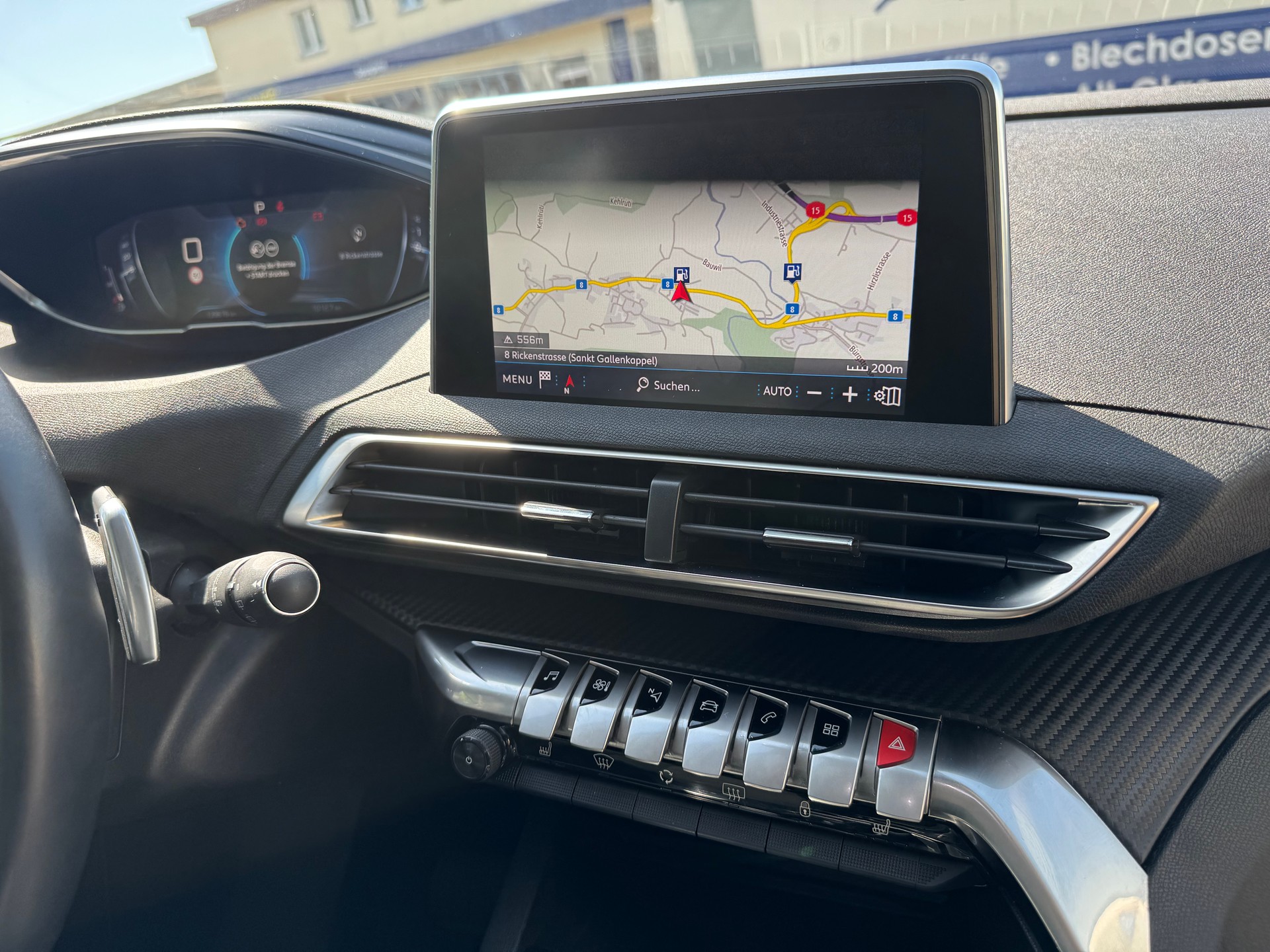 PEUGEOT 3008 1.2 PureTech Allure EAT-image-8
