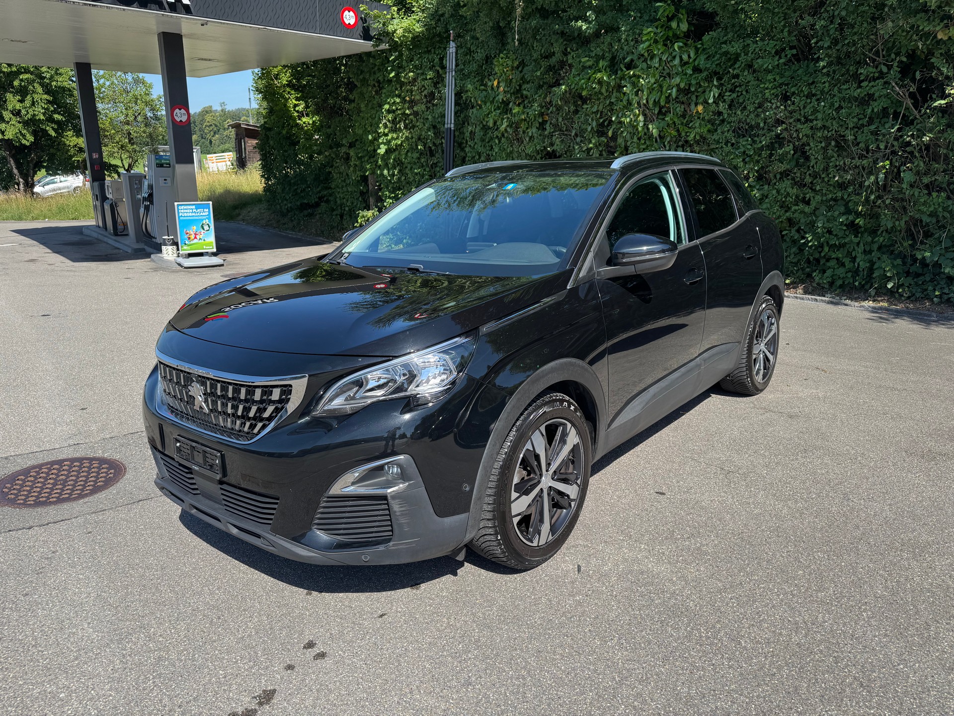 PEUGEOT 3008 1.2 PureTech Allure EAT-image-1