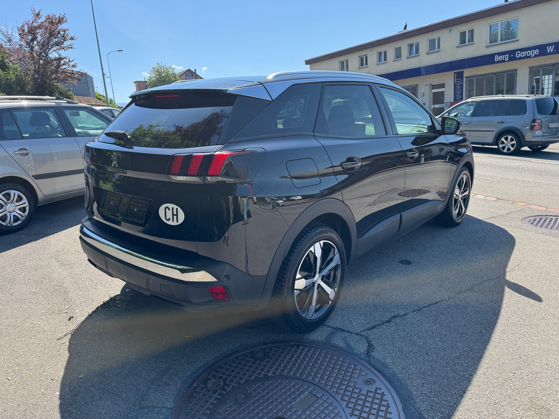 PEUGEOT 3008 1.2 PureTech Allure EAT-image-2