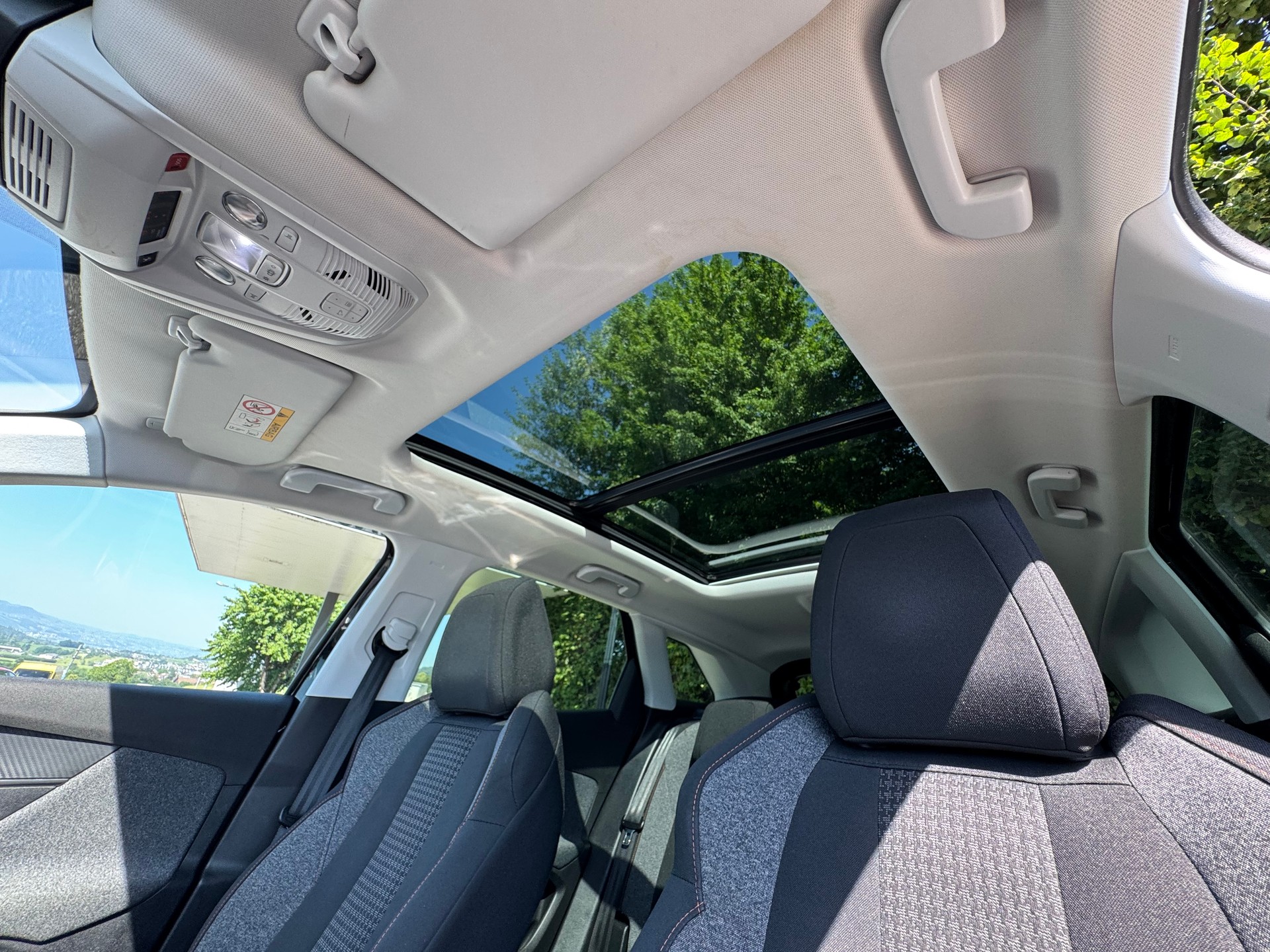 PEUGEOT 3008 1.2 PureTech Allure EAT-image-9