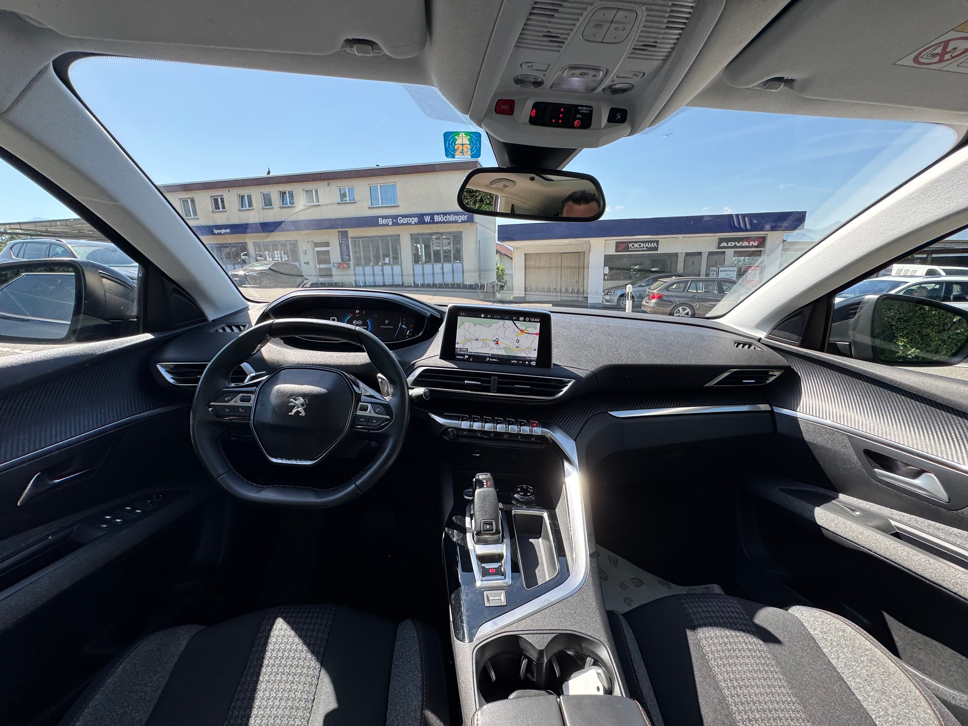 PEUGEOT 3008 1.2 PureTech Allure EAT-image-6