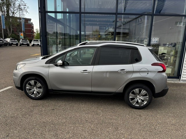 PEUGEOT 2008 1.2 PureTech Style EAT6-image-1
