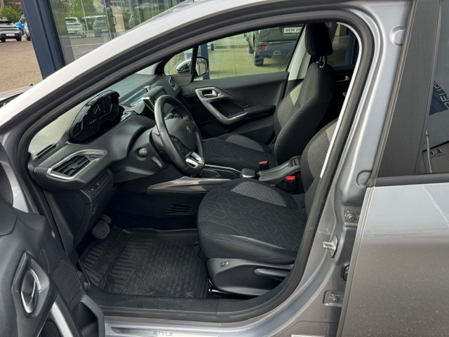 PEUGEOT 2008 1.2 PureTech Style EAT6-image-4