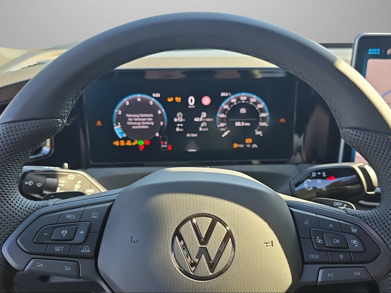 VW VW TIGUAN R-LINE-image-8
