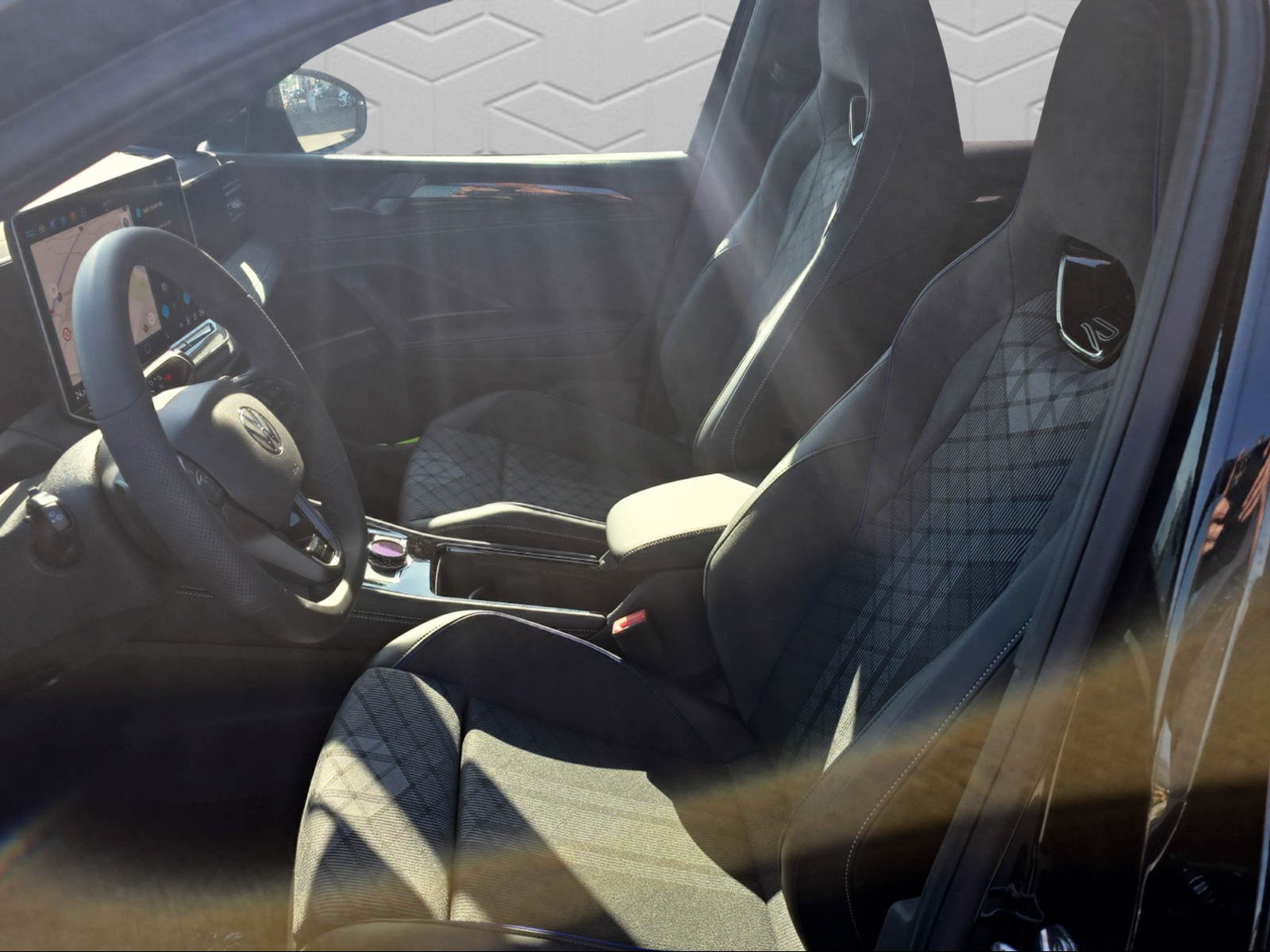 VW VW TIGUAN R-LINE-image-6