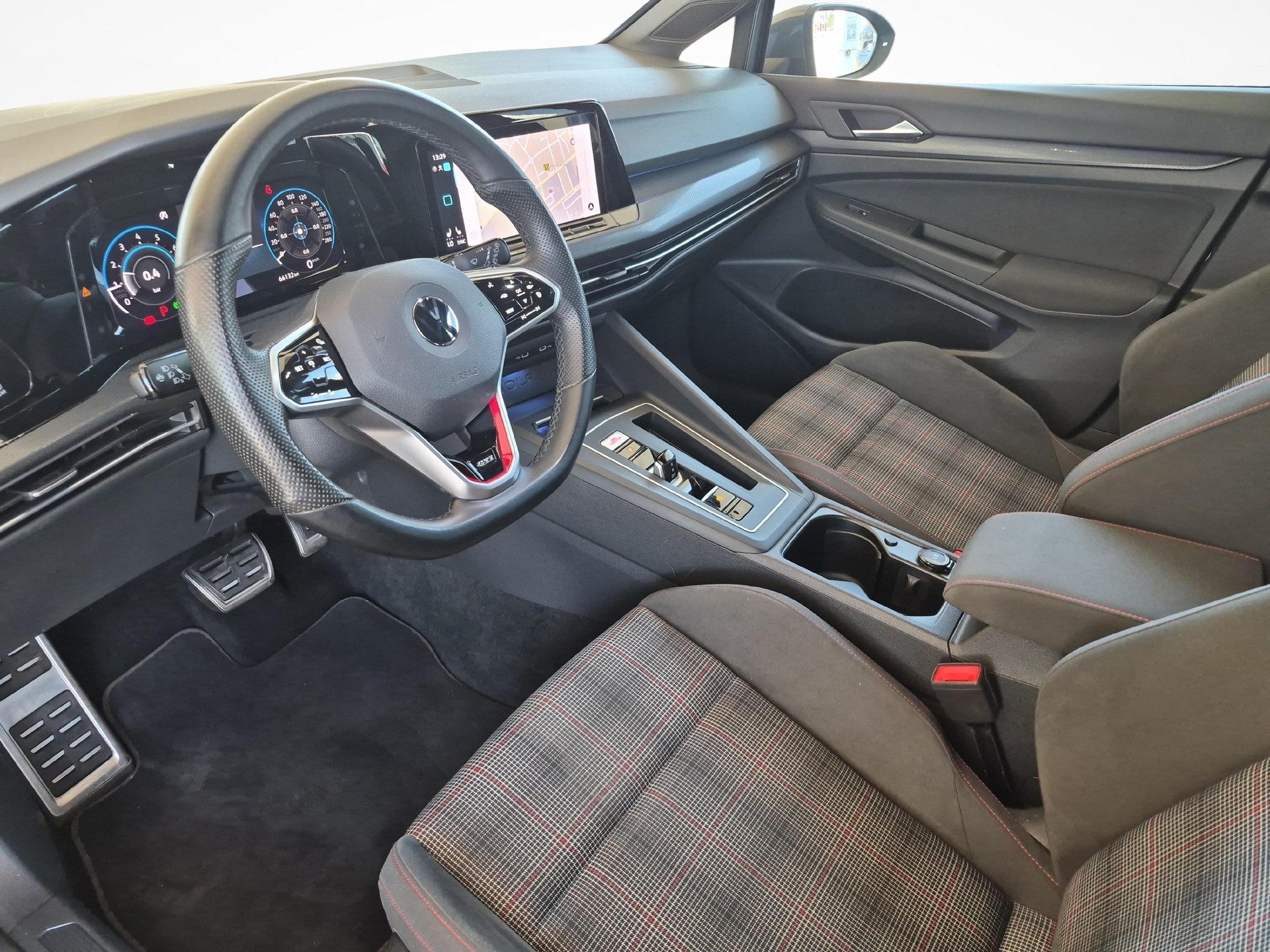 VW Golf VIII 2.0 TSI GTI DSG-image-12