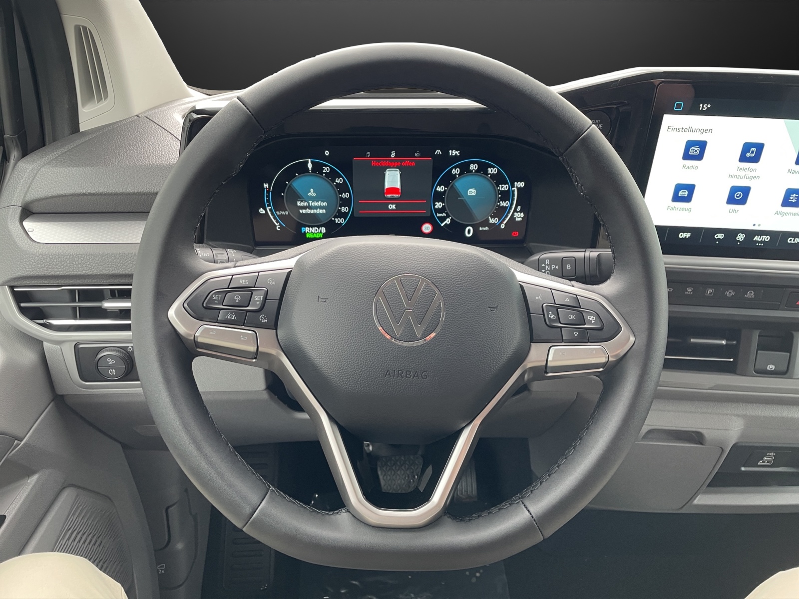 VW Caravelle BEV Style LR-image-12