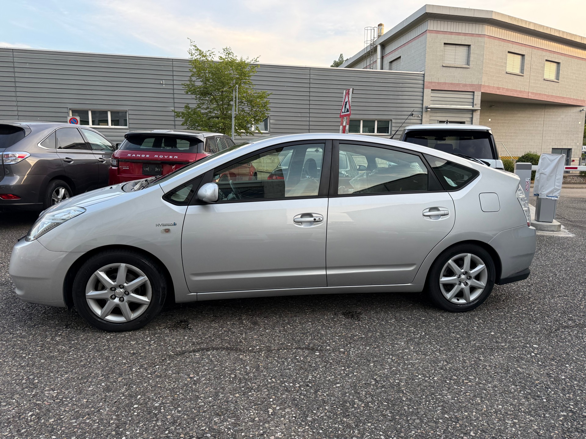 TOYOTA Prius 1.5 16V Hybrid-image-2