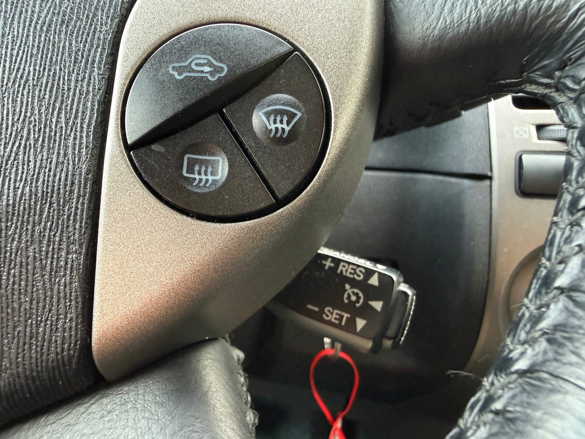 TOYOTA Prius 1.5 16V Hybrid-image-11
