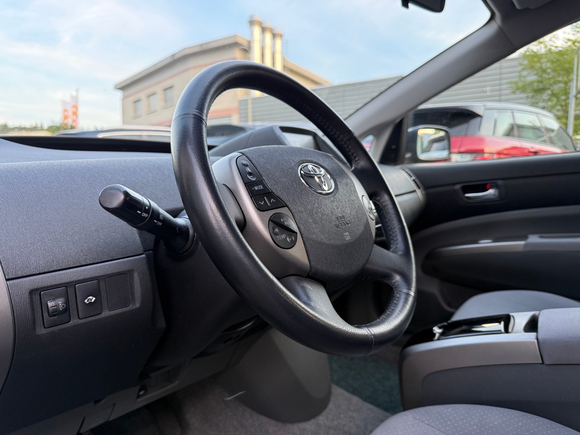 TOYOTA Prius 1.5 16V Hybrid-image-6