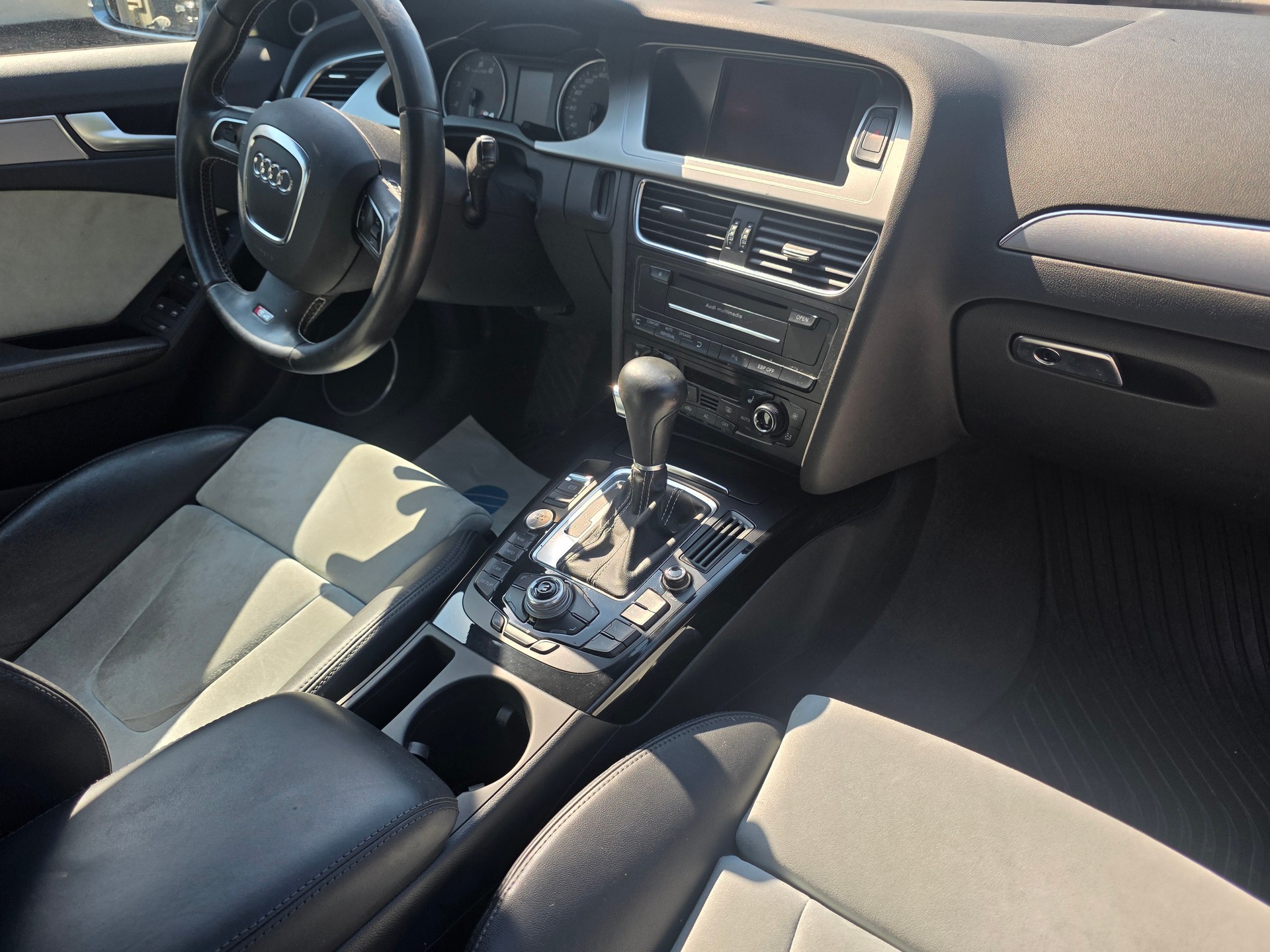 AUDI S4 Avant 3.0 TFSI quattro S-tronic-image-18