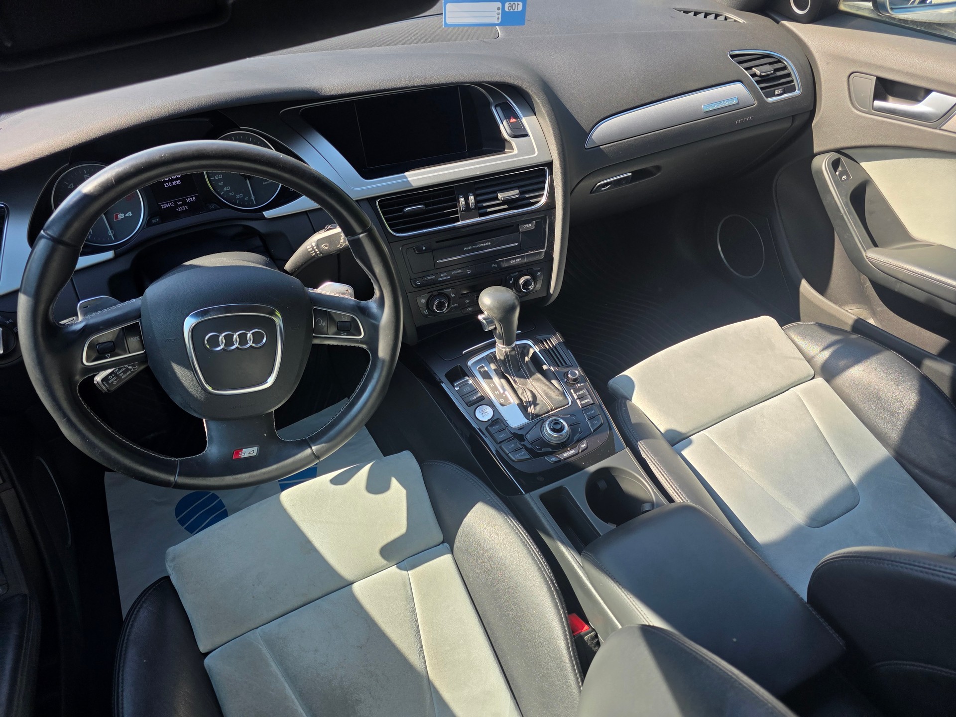 AUDI S4 Avant 3.0 TFSI quattro S-tronic-image-15
